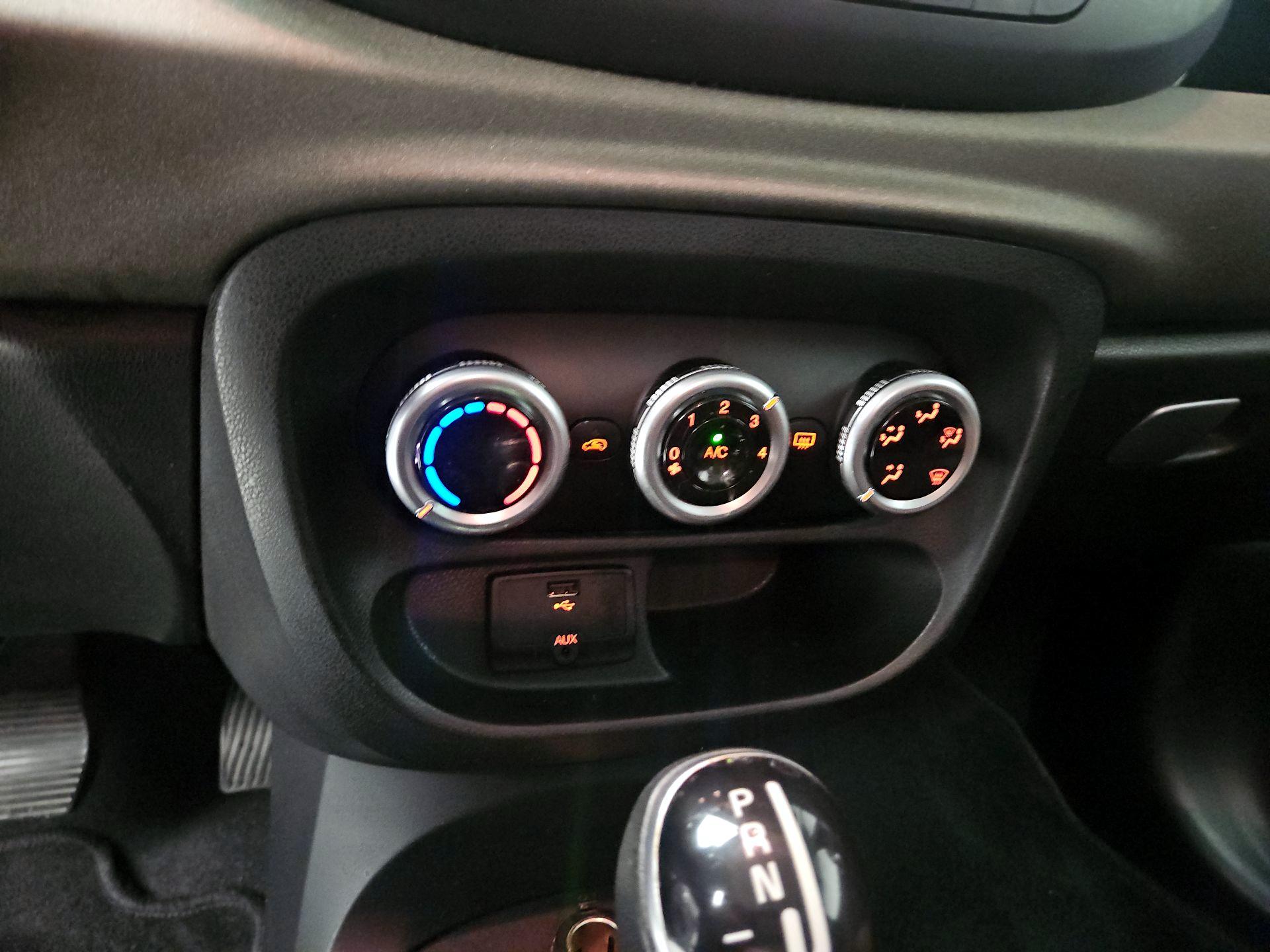 Thumbnail: 2015 Fiat 500L - 14