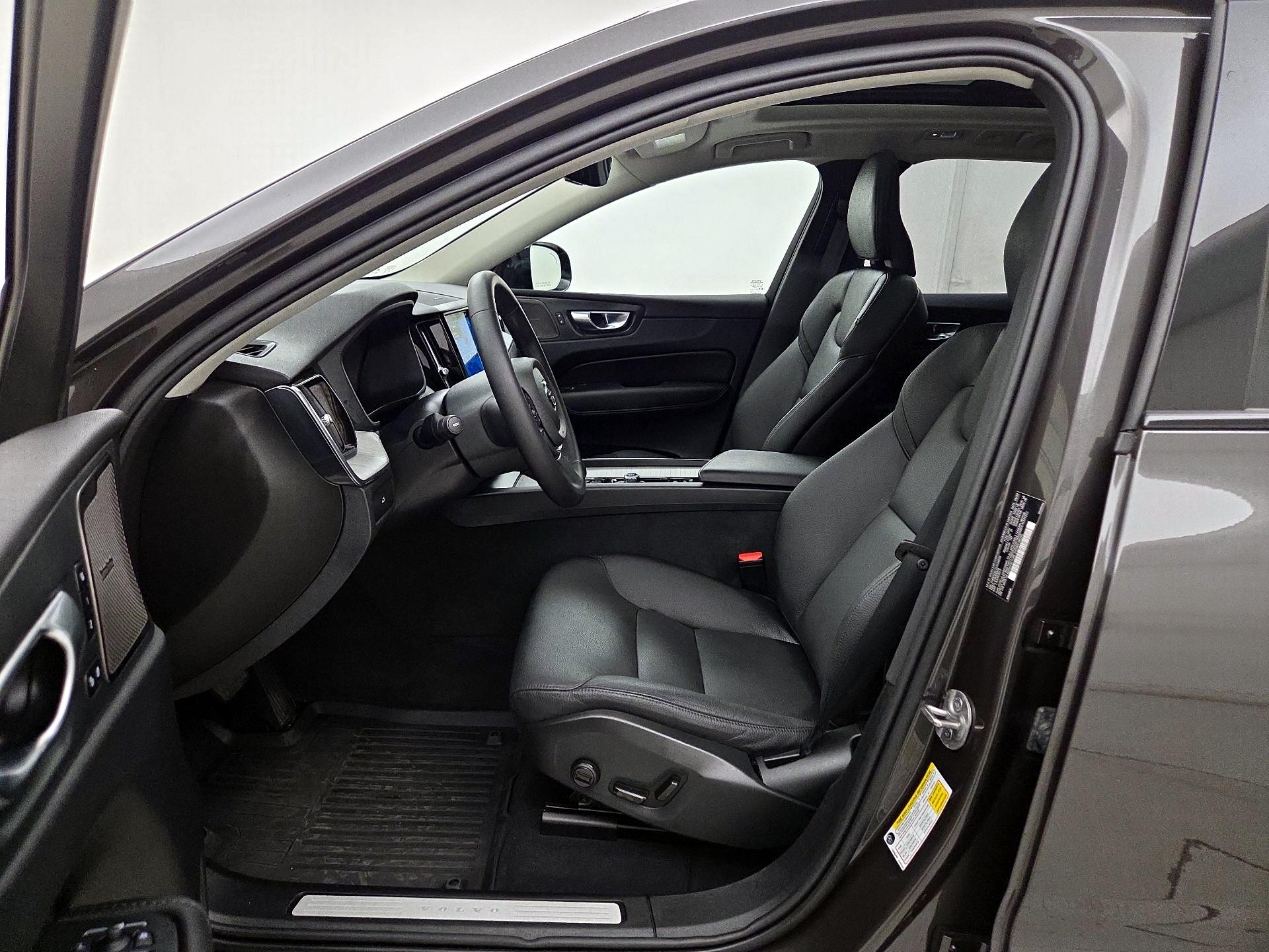 Thumbnail: 2025 Volvo XC60 - 9