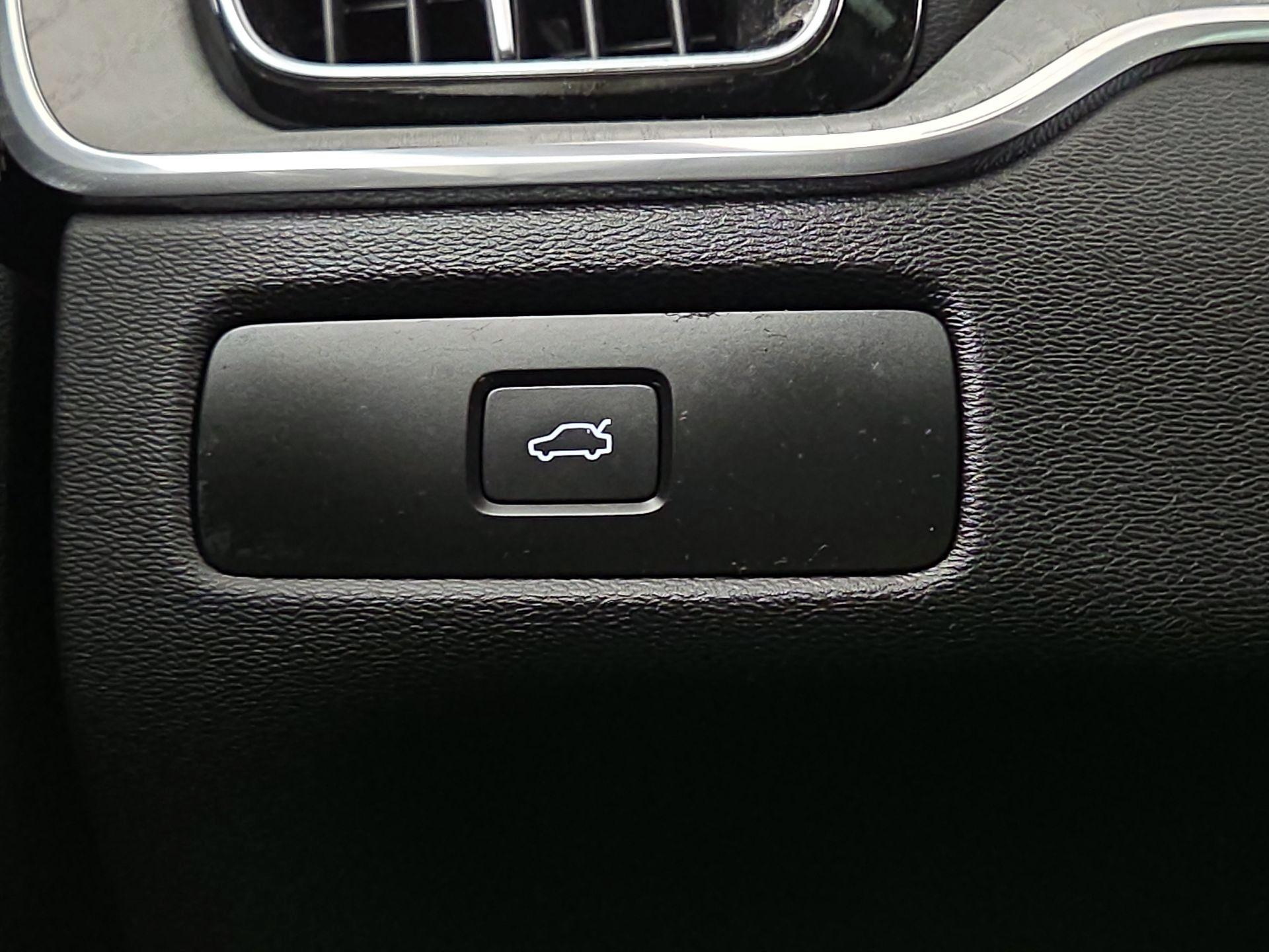 Thumbnail: 2025 Volvo XC60 - 11