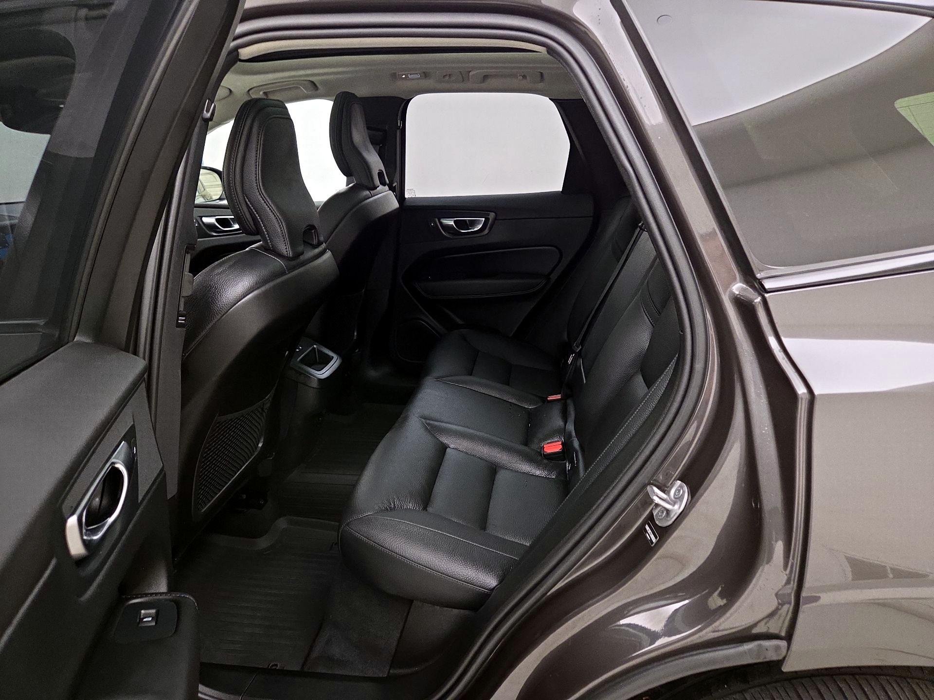 Thumbnail: 2025 Volvo XC60 - 18