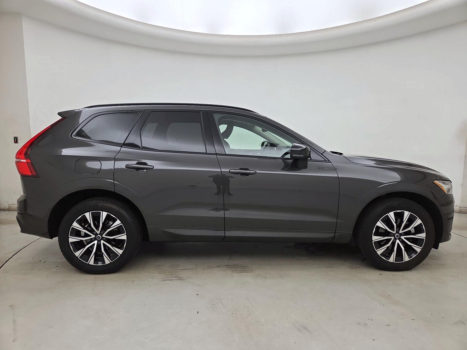 Thumbnail: 2025 Volvo XC60 - 4