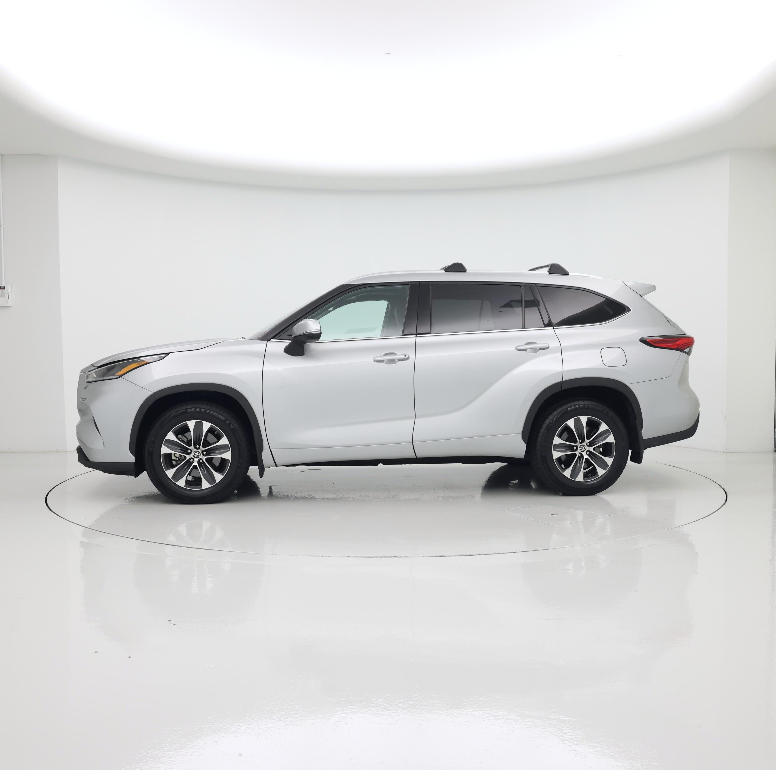 Thumbnail: 2021 Toyota Highlander - 3