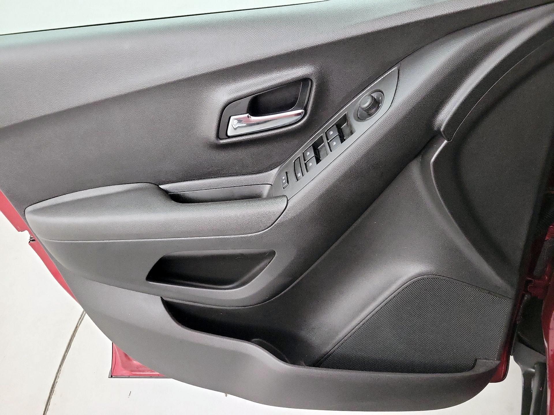 Thumbnail: 2020 Chevrolet Trax - 10