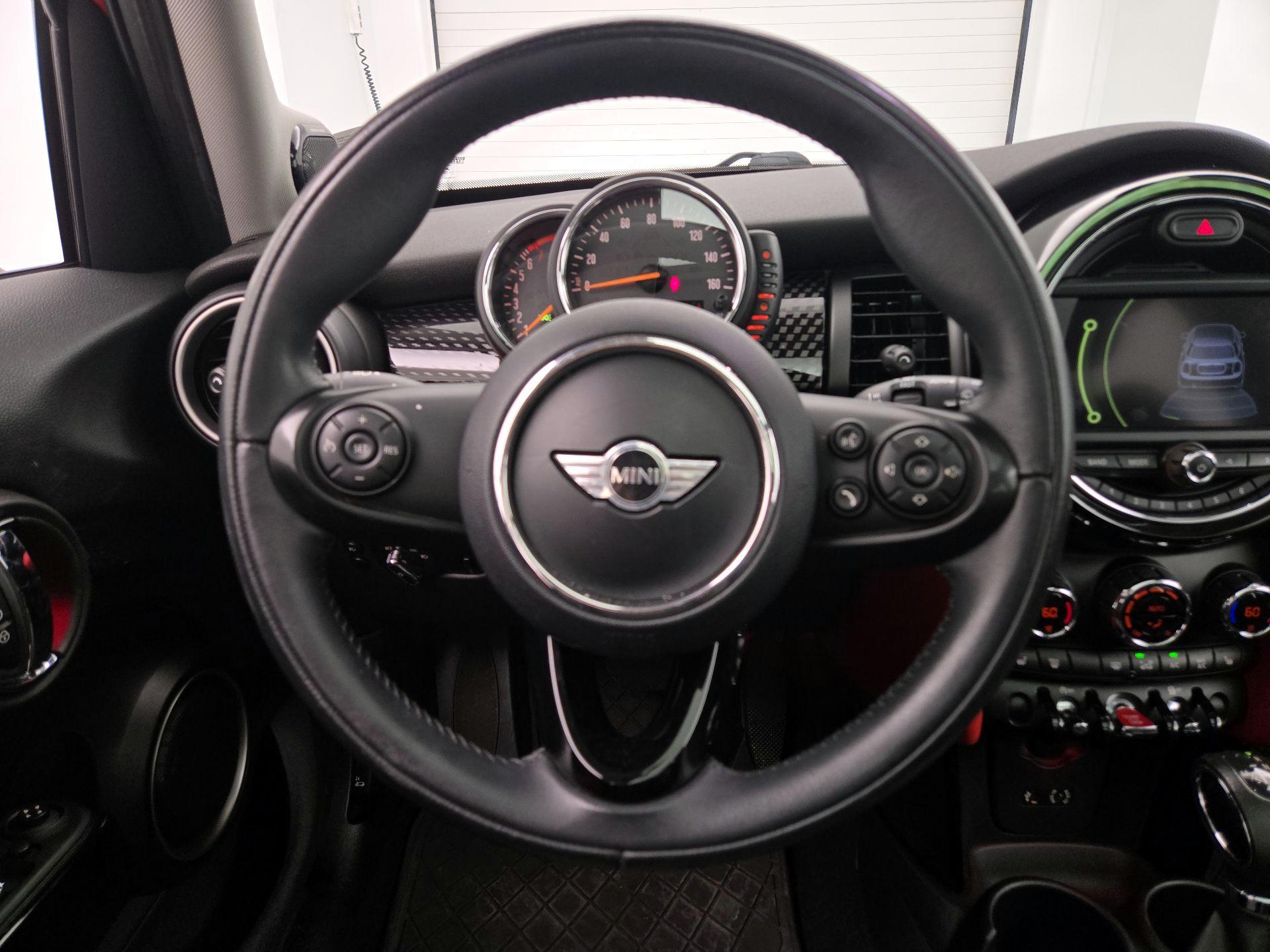 Thumbnail: 2015 MINI Cooper Hardtop - 10