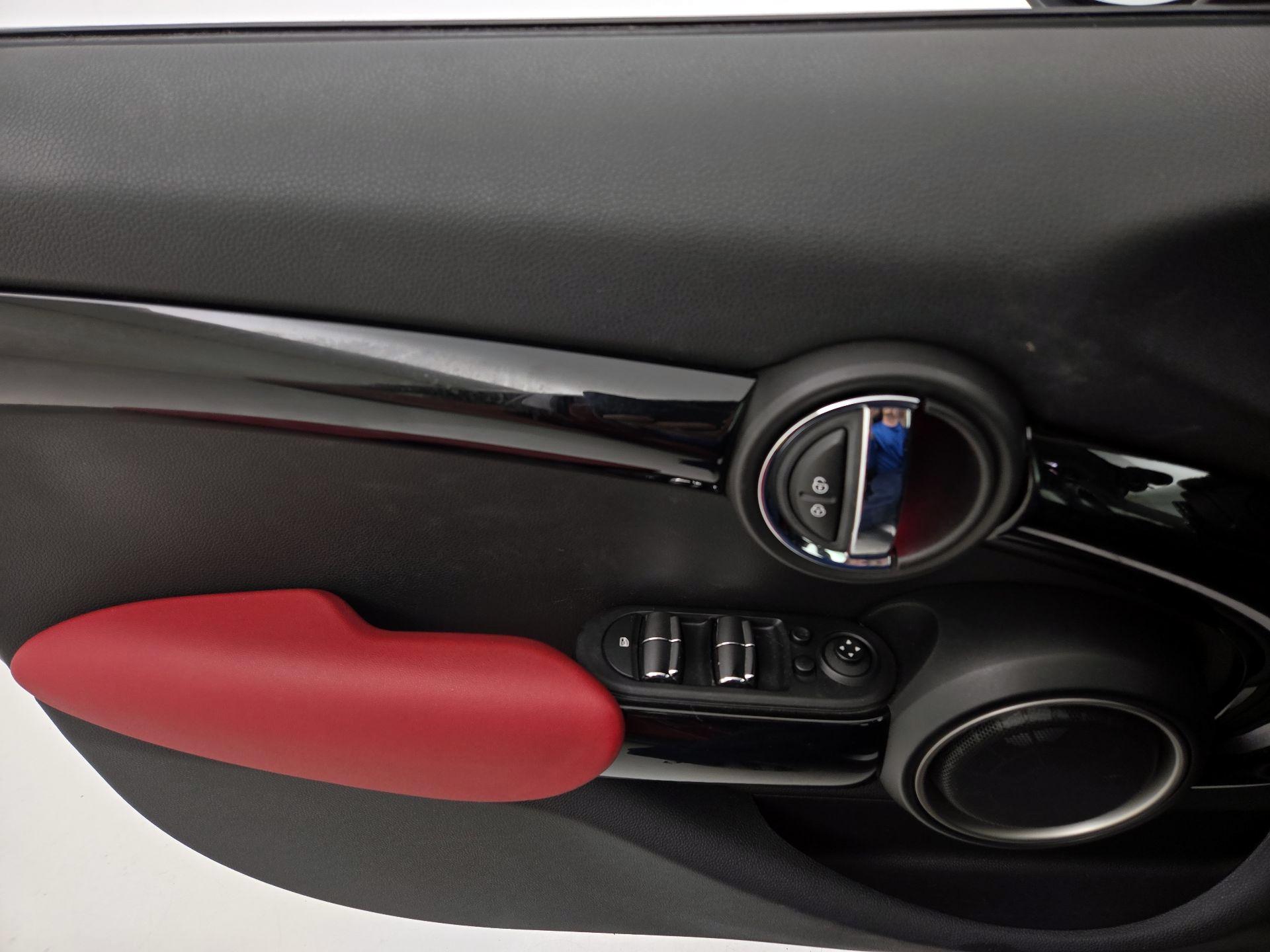 Thumbnail: 2015 MINI Cooper Hardtop - 12
