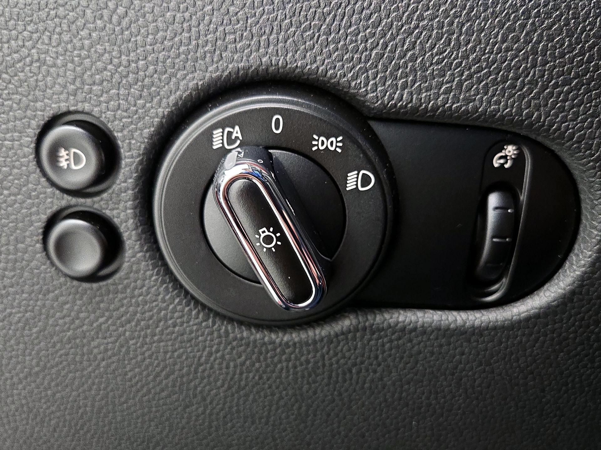 Thumbnail: 2015 MINI Cooper Hardtop - 13