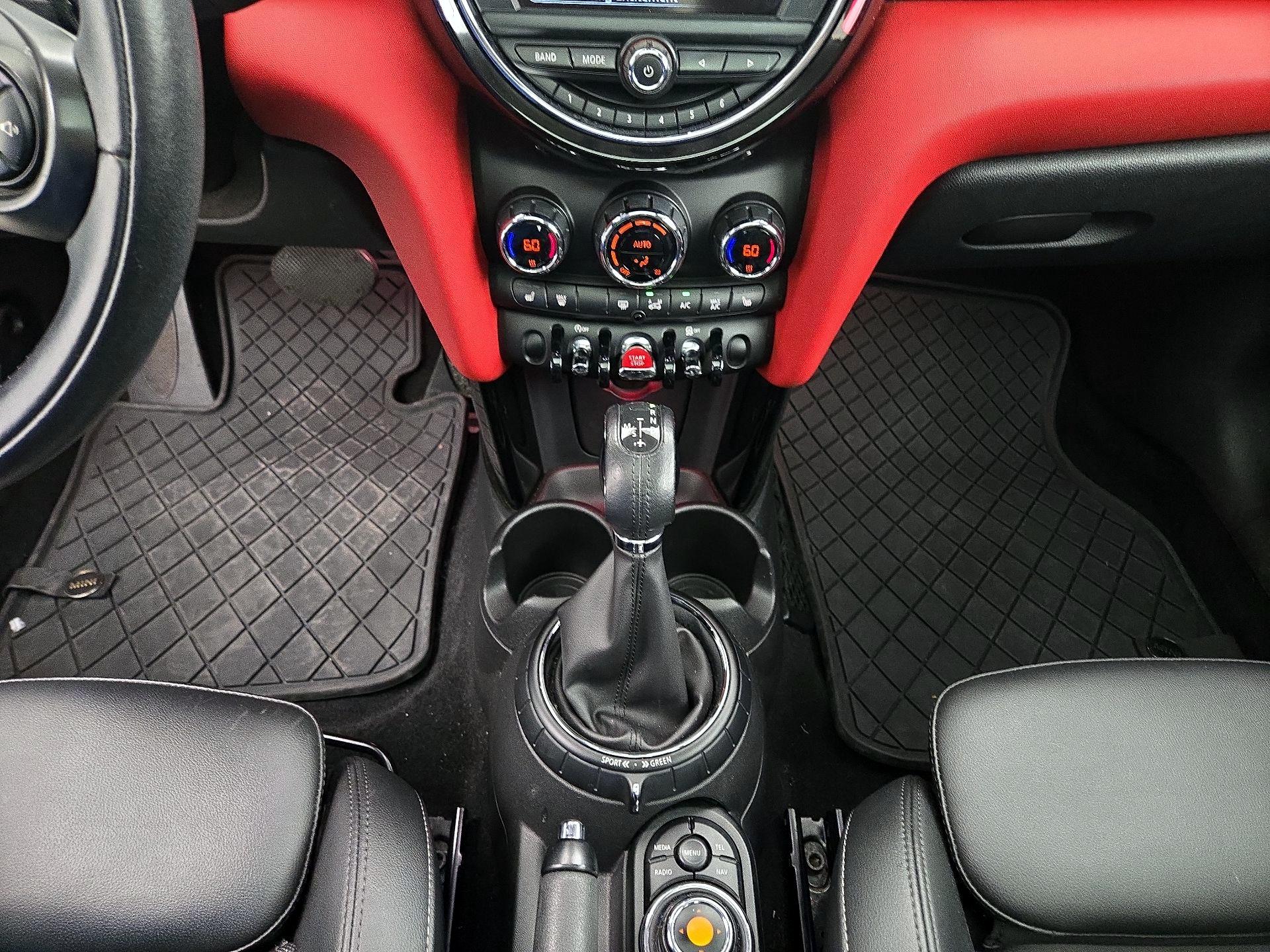 Thumbnail: 2015 MINI Cooper Hardtop - 17