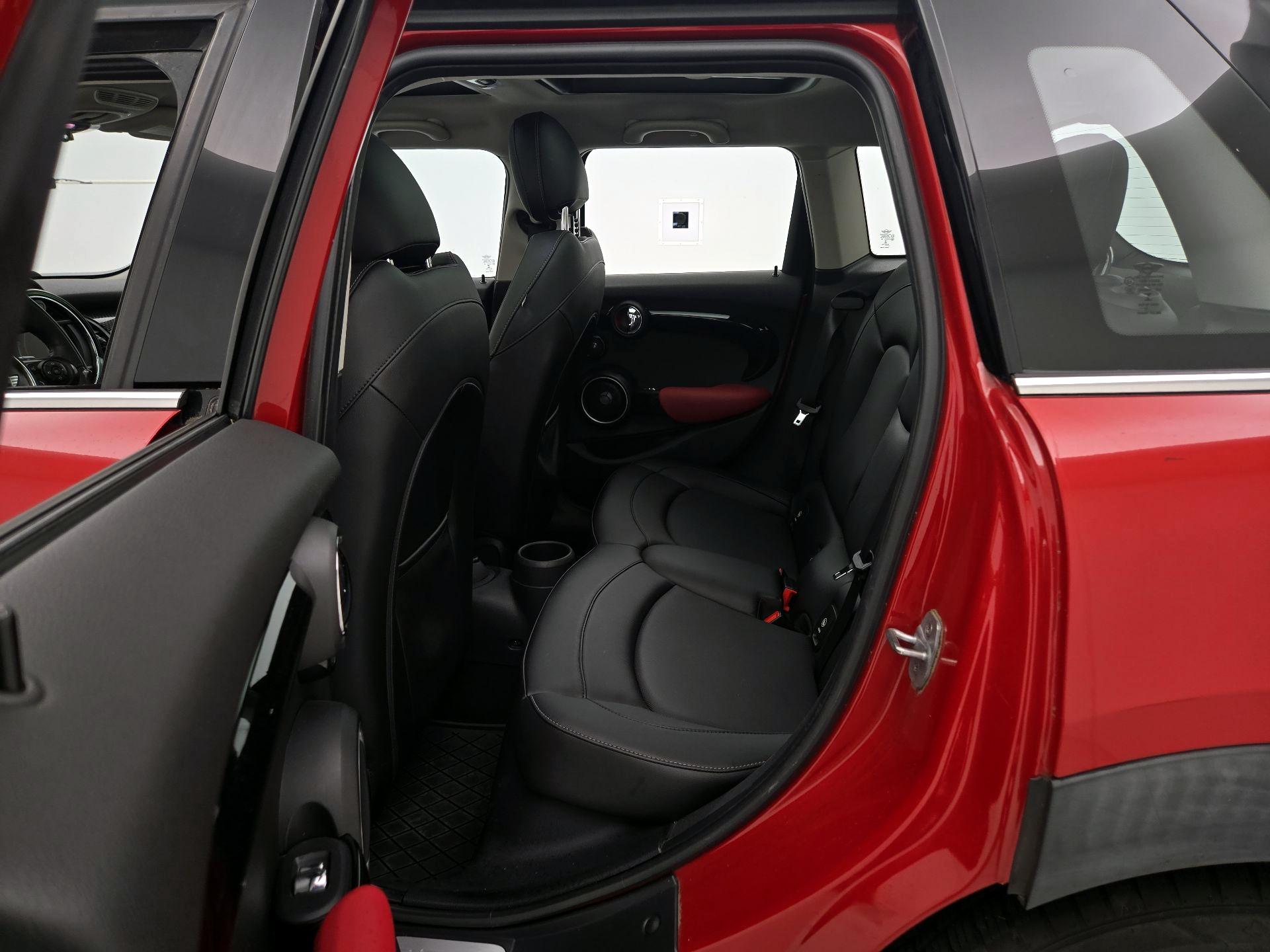 Thumbnail: 2015 MINI Cooper Hardtop - 20