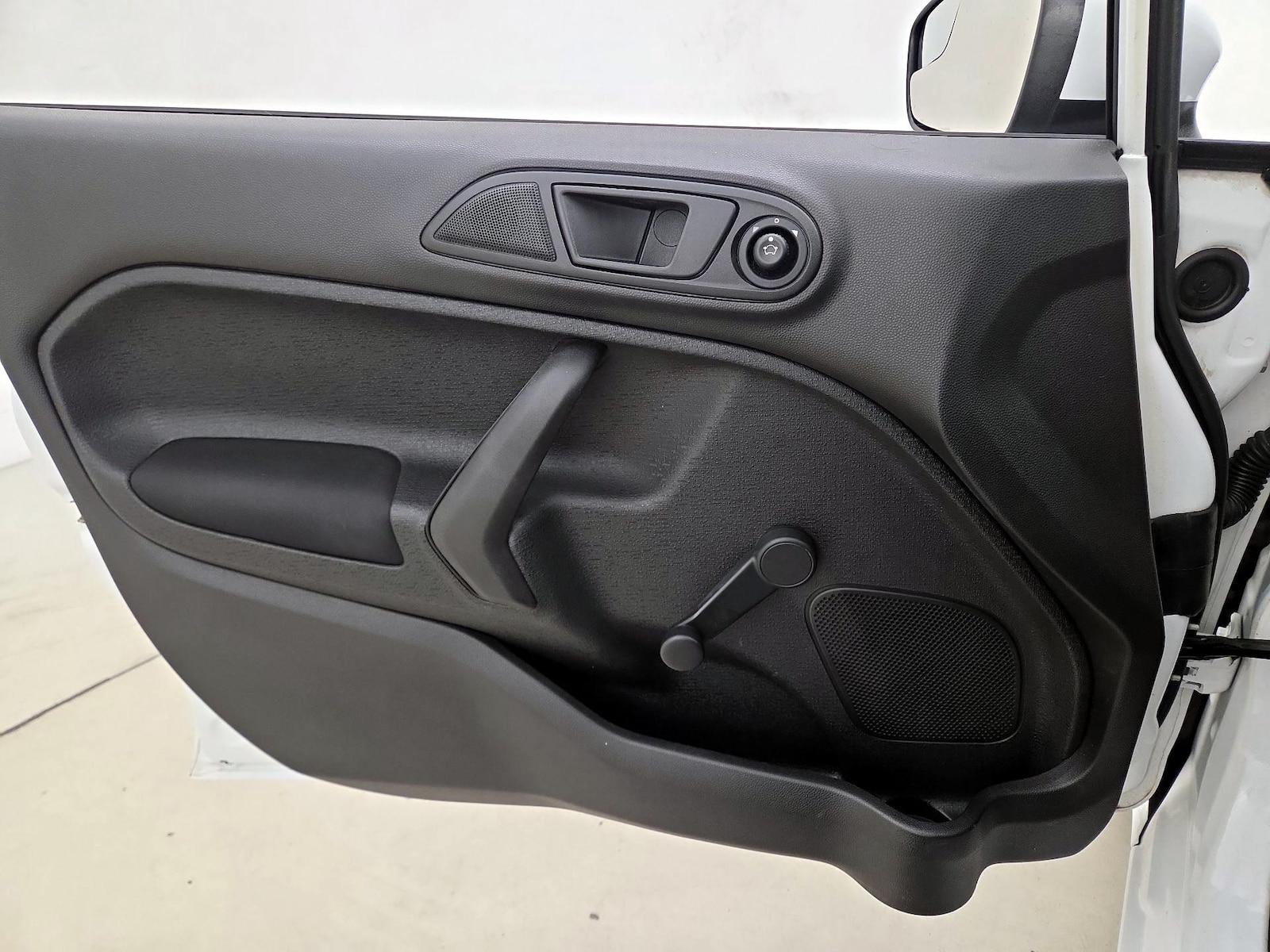 2016 Ford Fiesta S - Photo 13