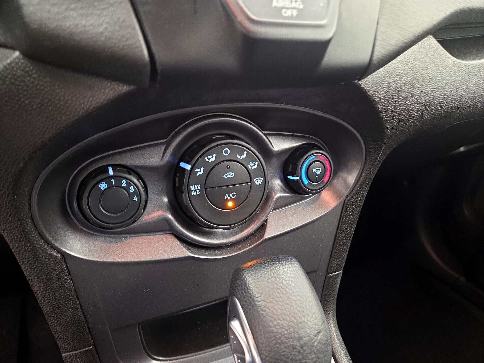 2016 Ford Fiesta S - Photo 16