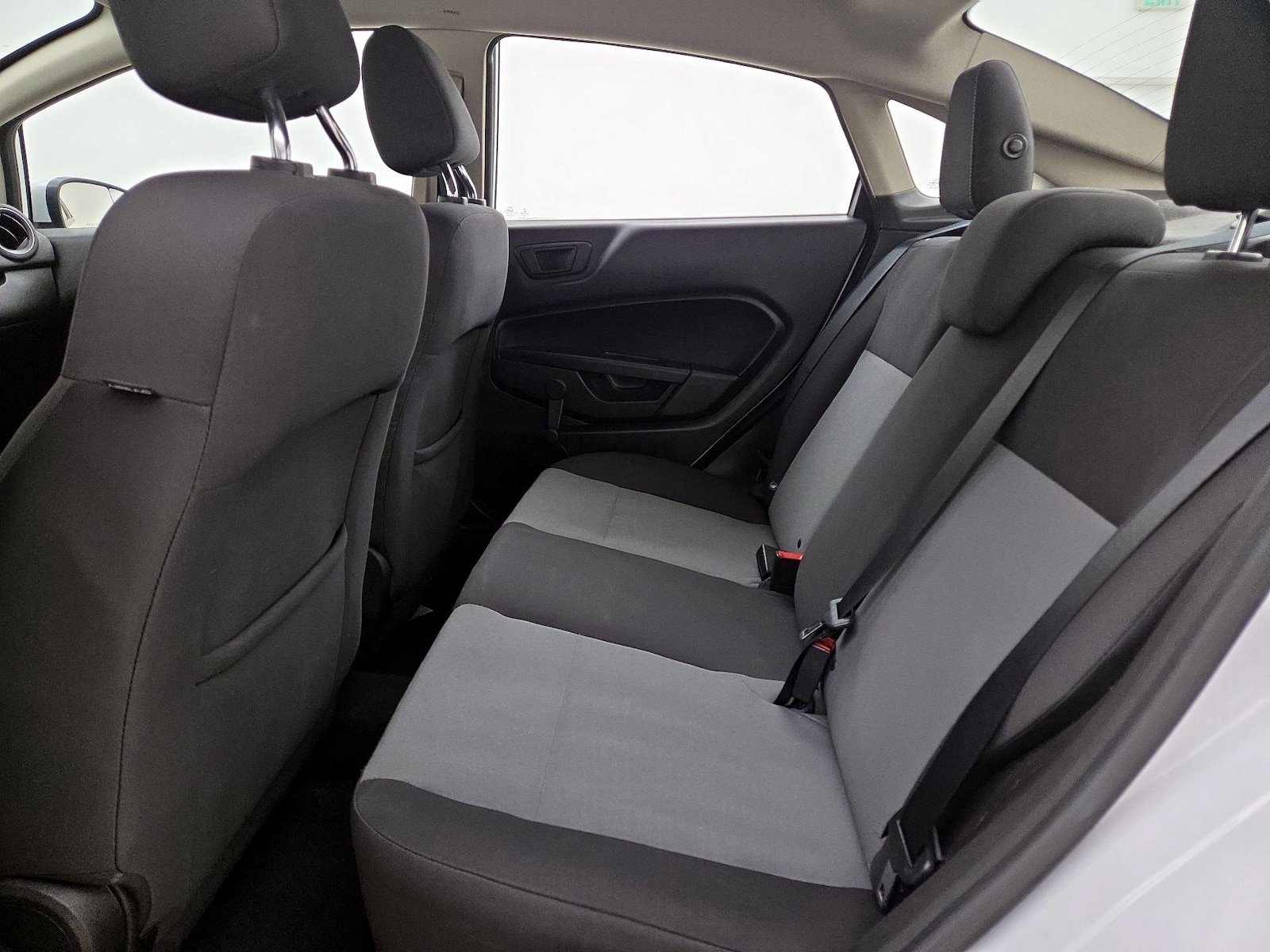 2016 Ford Fiesta S - Photo 19