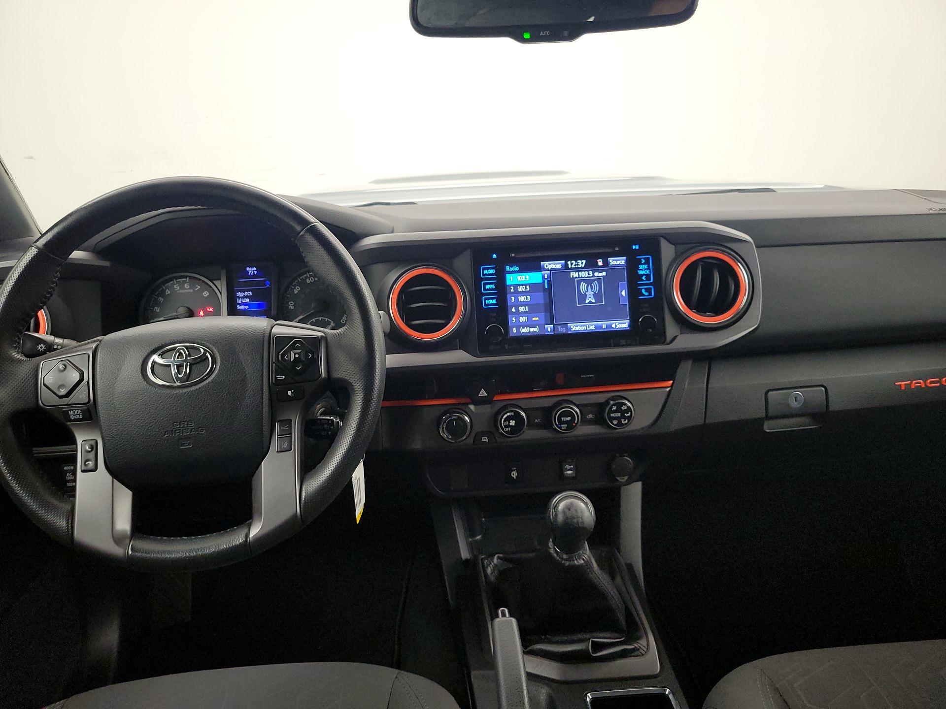 Thumbnail: 2018 Toyota Tacoma - 9