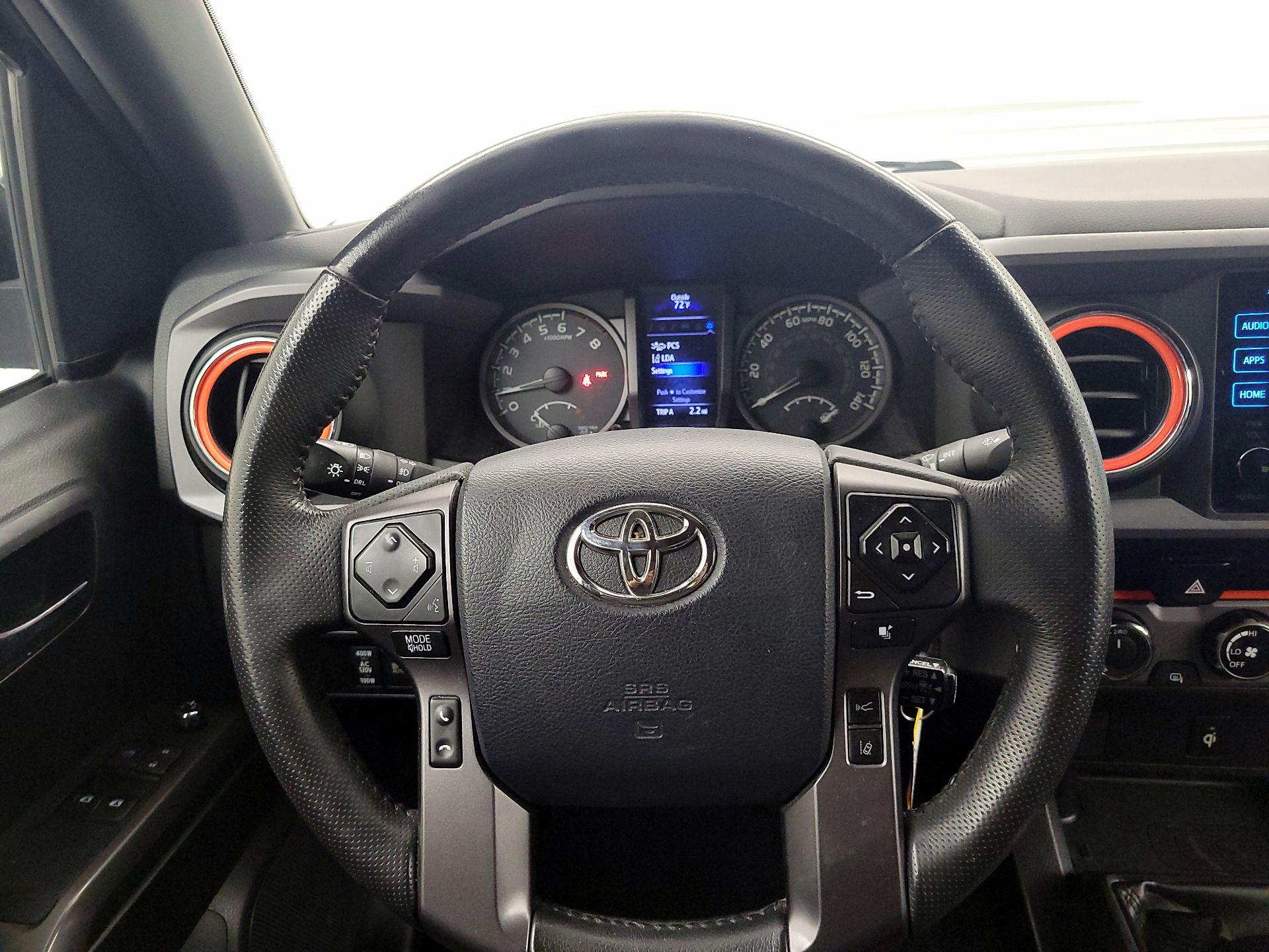 Thumbnail: 2018 Toyota Tacoma - 10