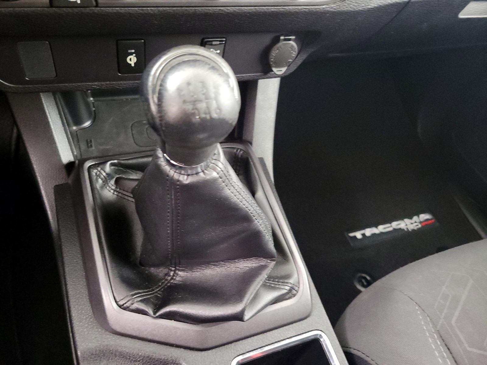 2018 Toyota Tacoma TRD Sport - Photo 18