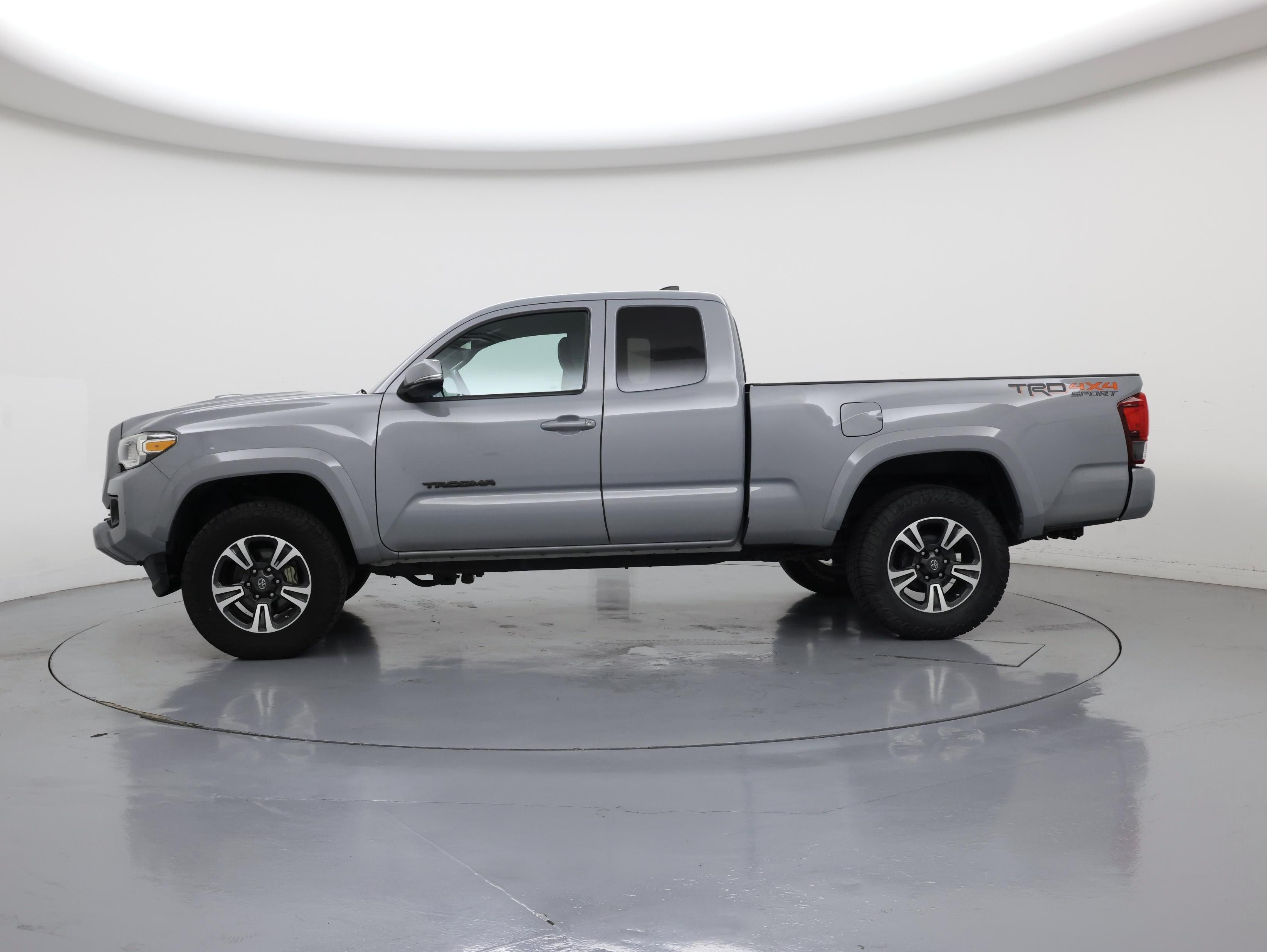 Thumbnail: 2018 Toyota Tacoma - 3