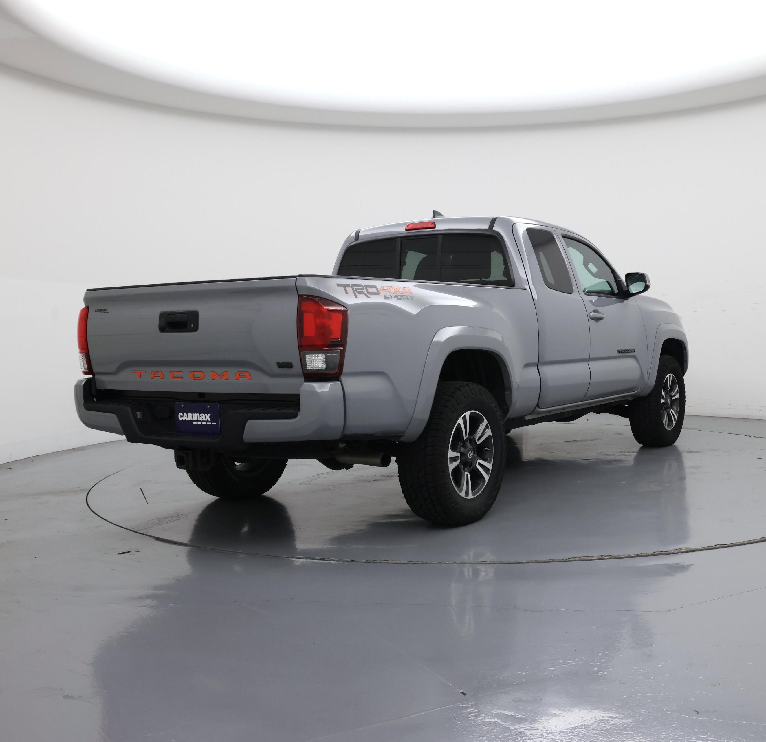Thumbnail: 2018 Toyota Tacoma - 8