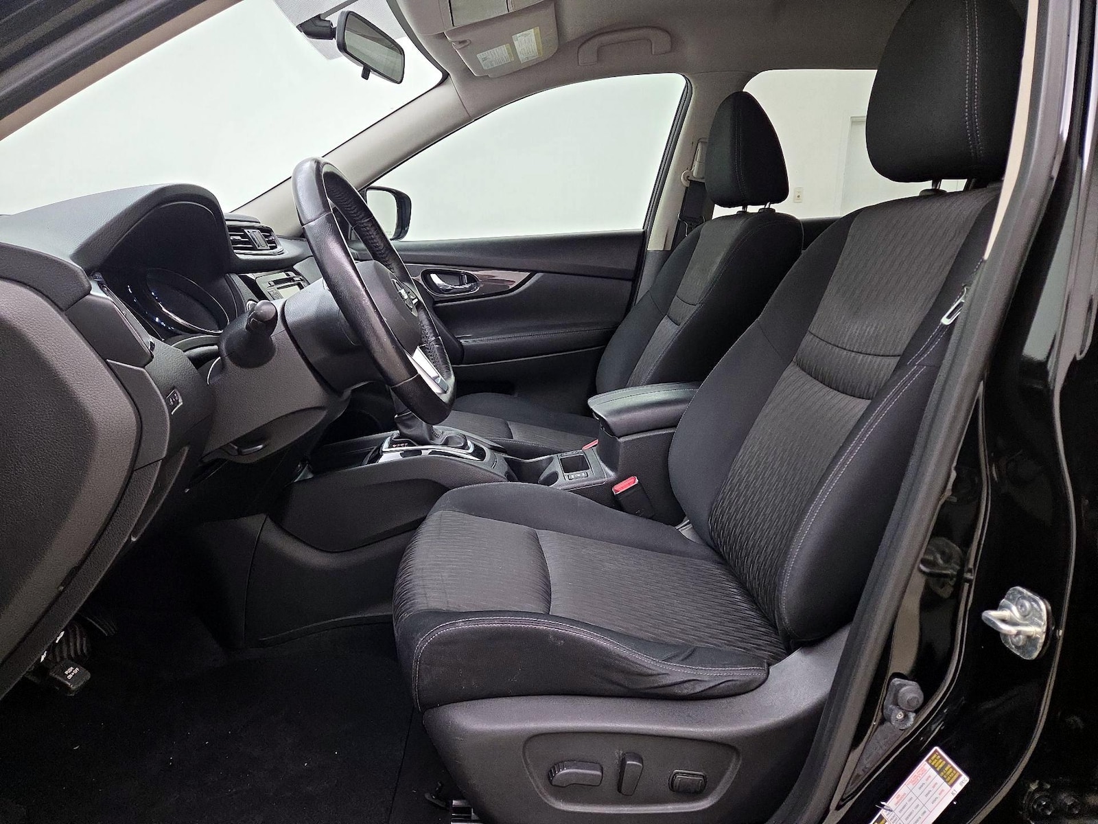 2017 Nissan Rogue SV - Photo 12