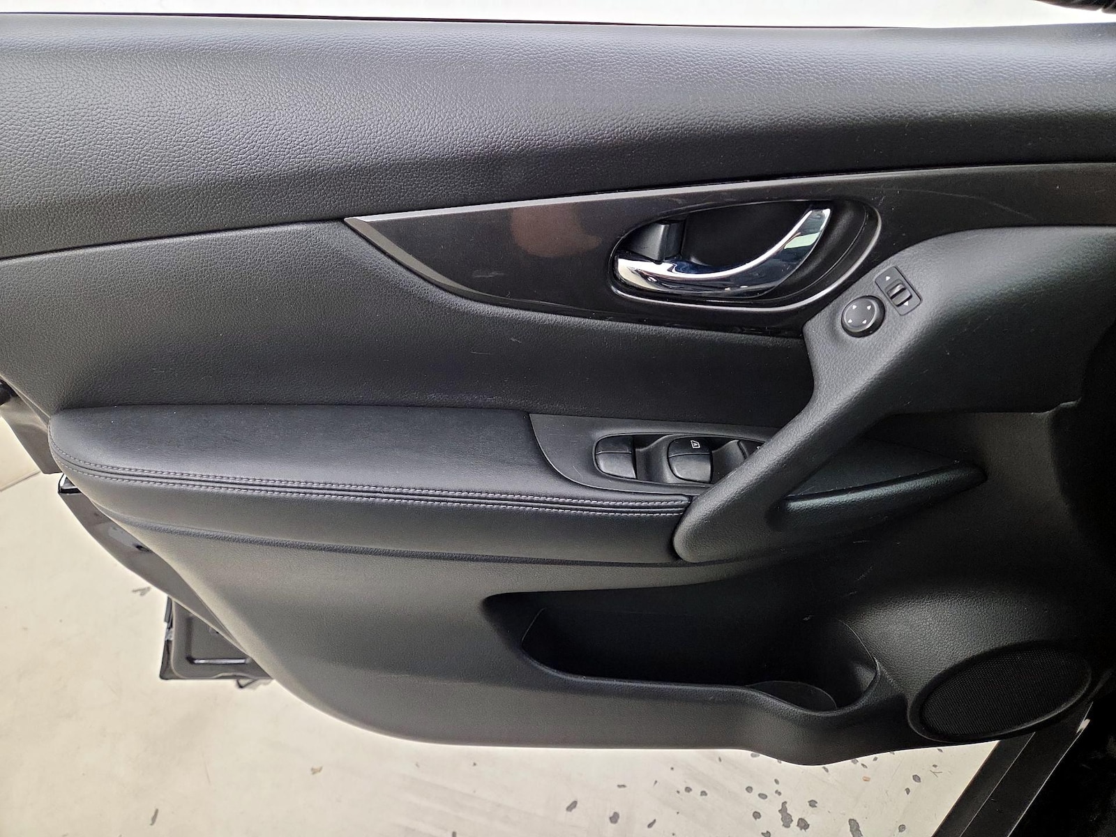 2017 Nissan Rogue SV - Photo 13