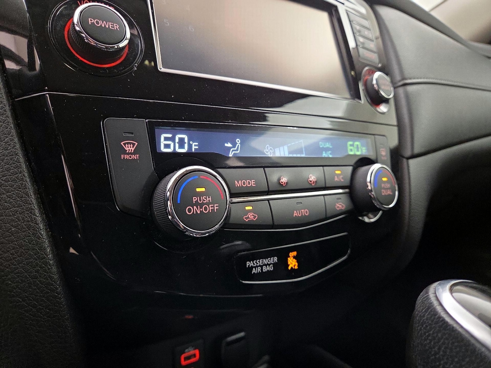 2017 Nissan Rogue SV - Photo 18