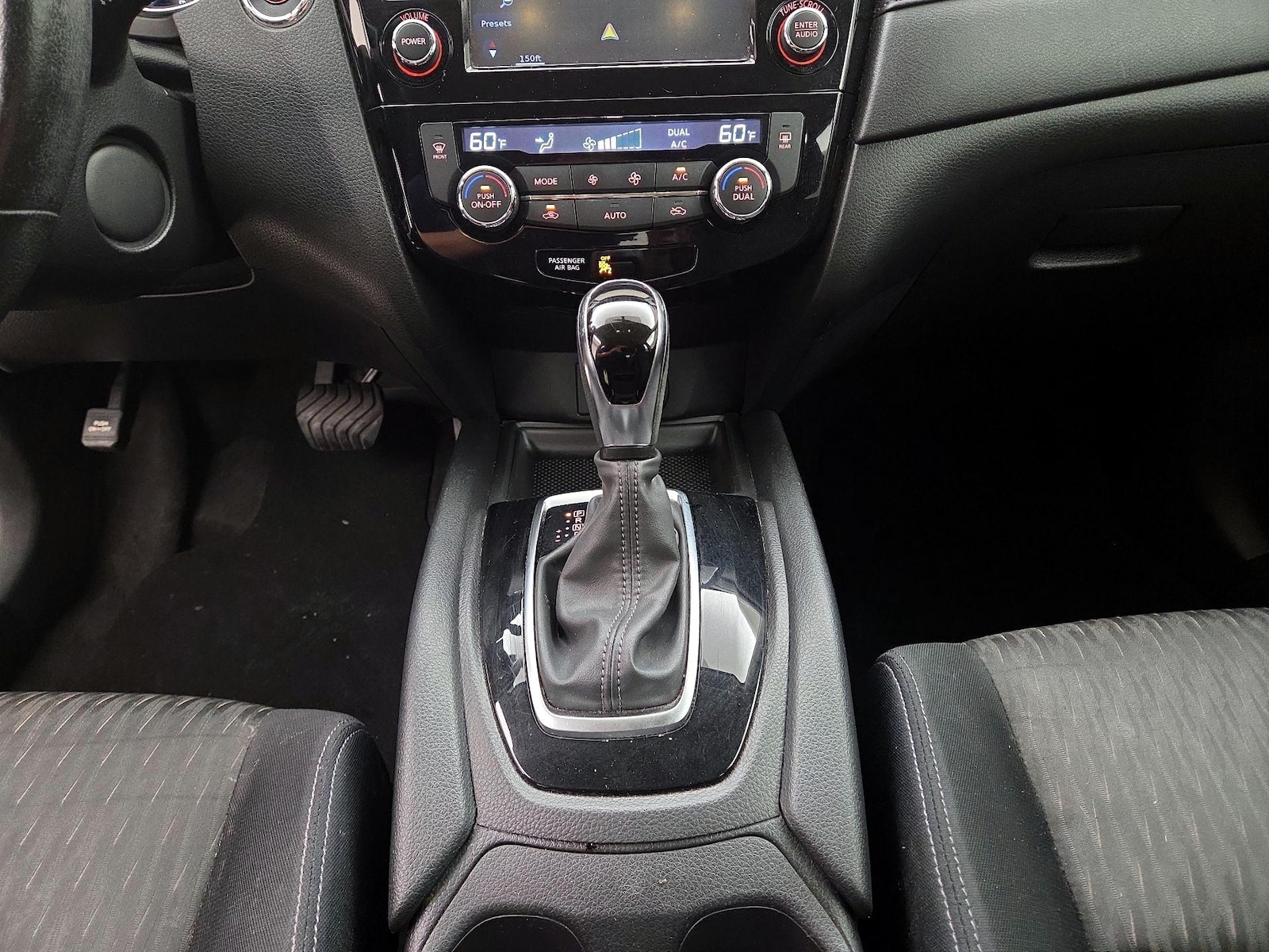 2017 Nissan Rogue SV - Photo 19