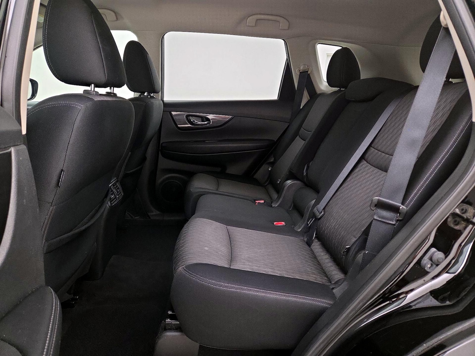 2017 Nissan Rogue SV - Photo 21