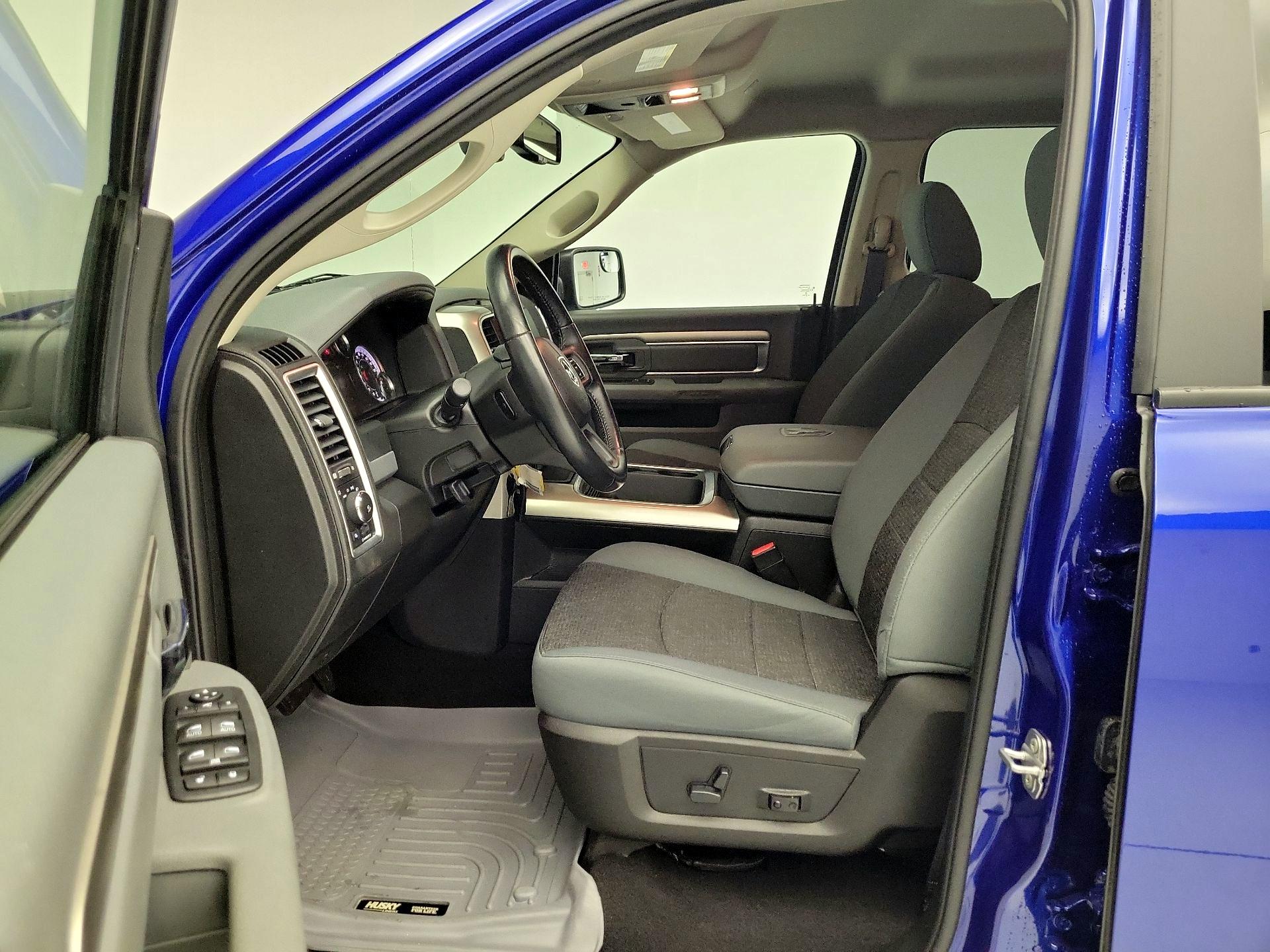 Thumbnail: 2019 RAM 1500 Classic - 11
