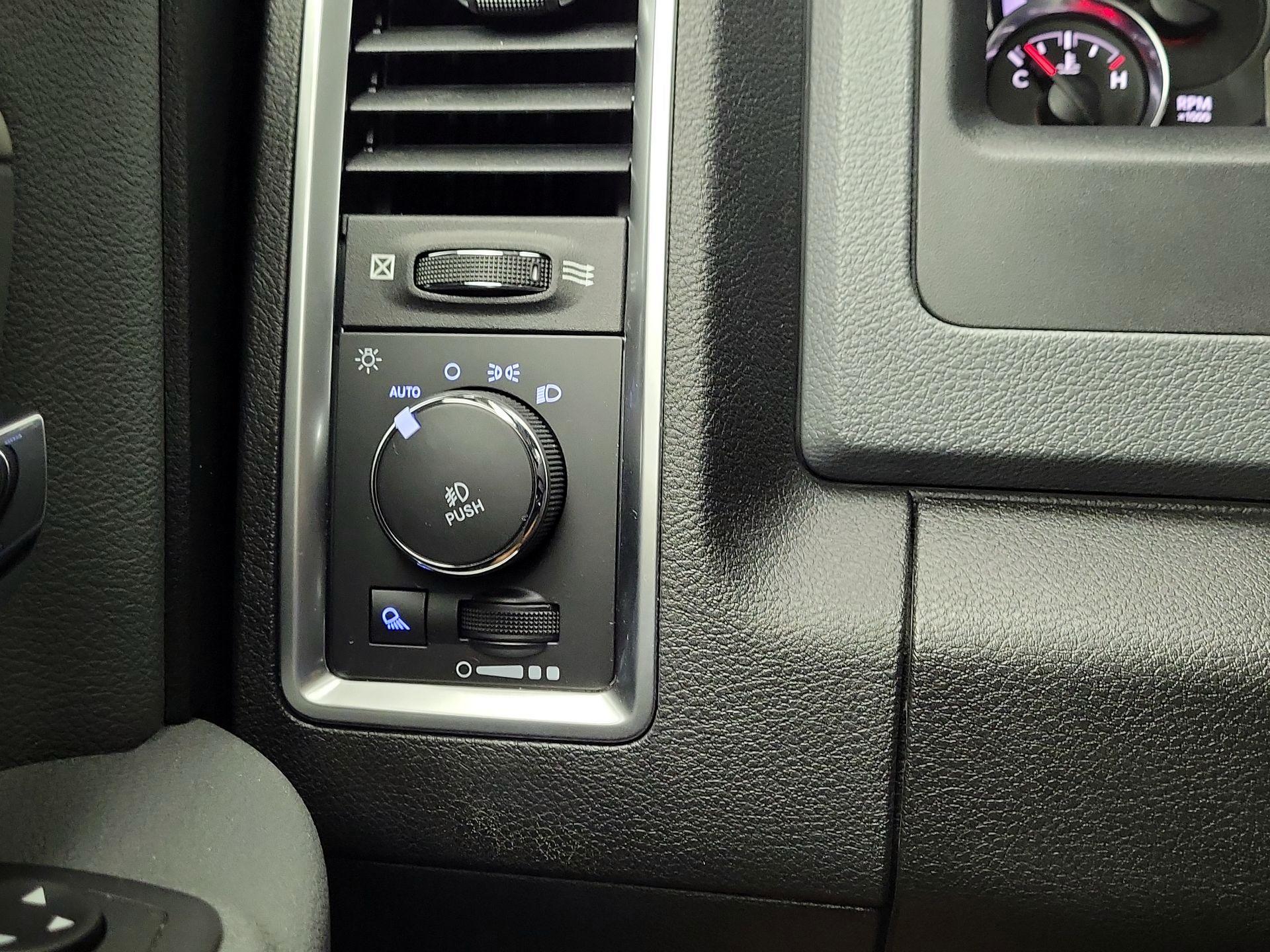 Thumbnail: 2019 RAM 1500 Classic - 13