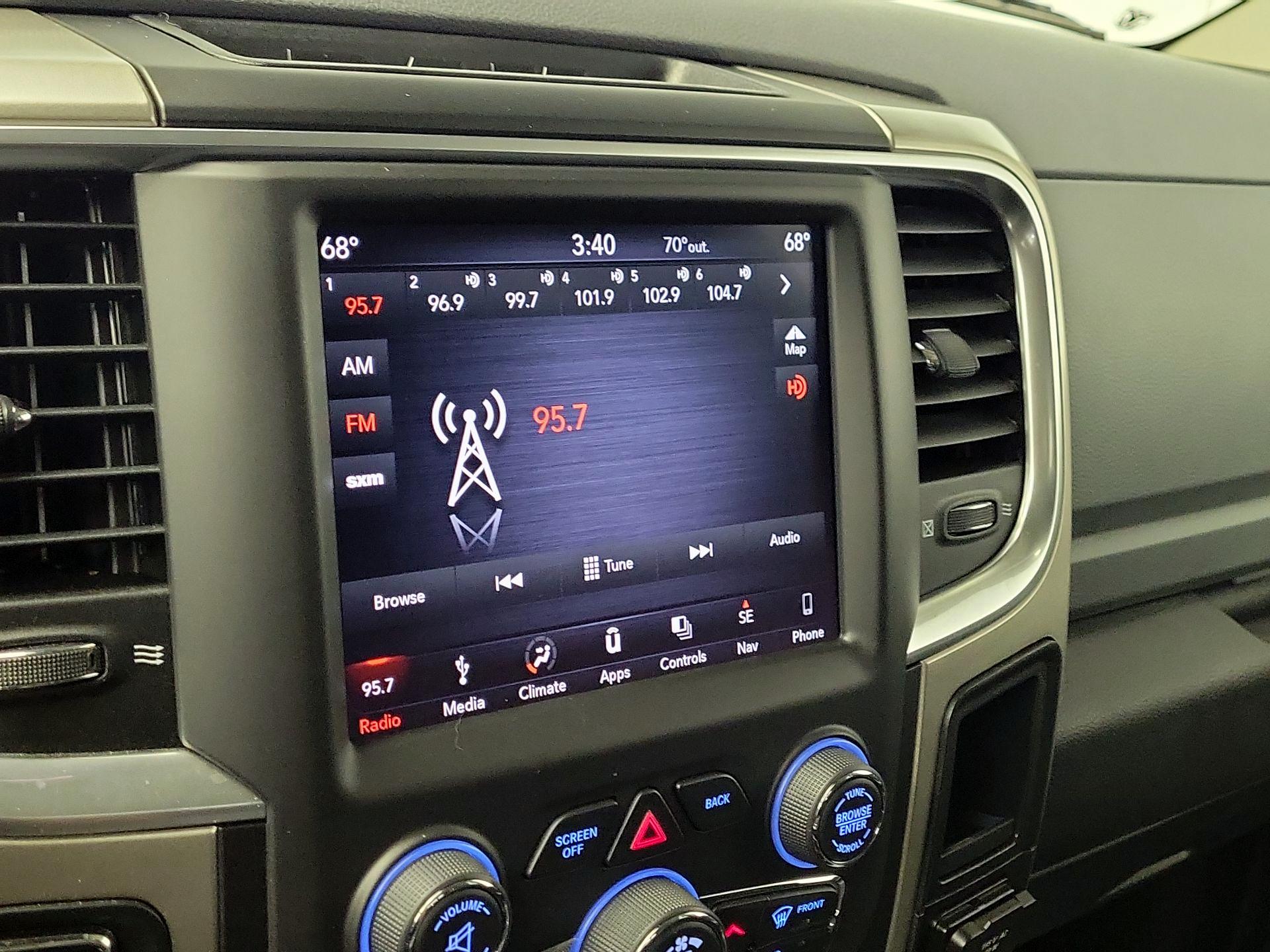 Thumbnail: 2019 RAM 1500 Classic - 16