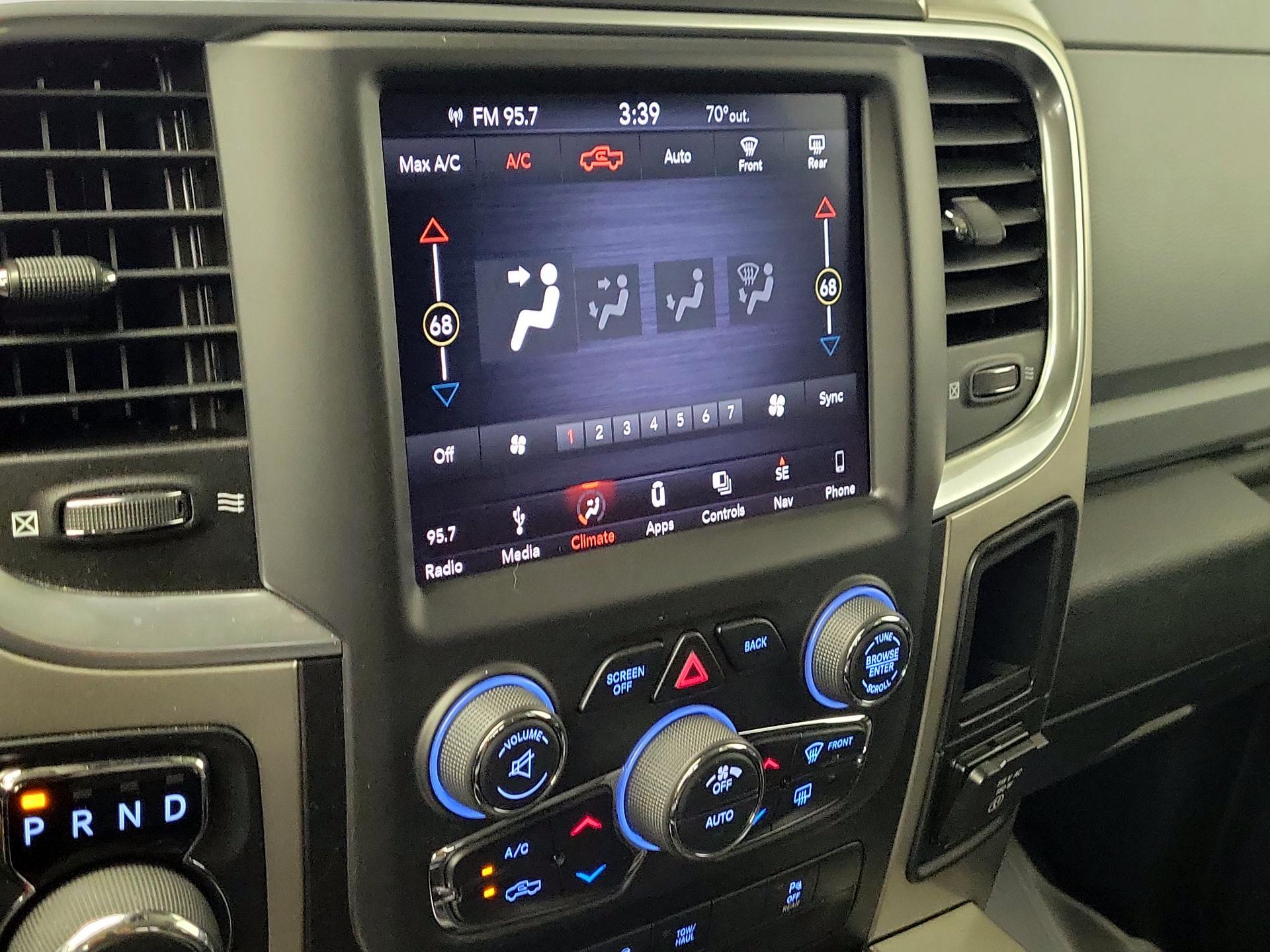 Thumbnail: 2019 RAM 1500 Classic - 17