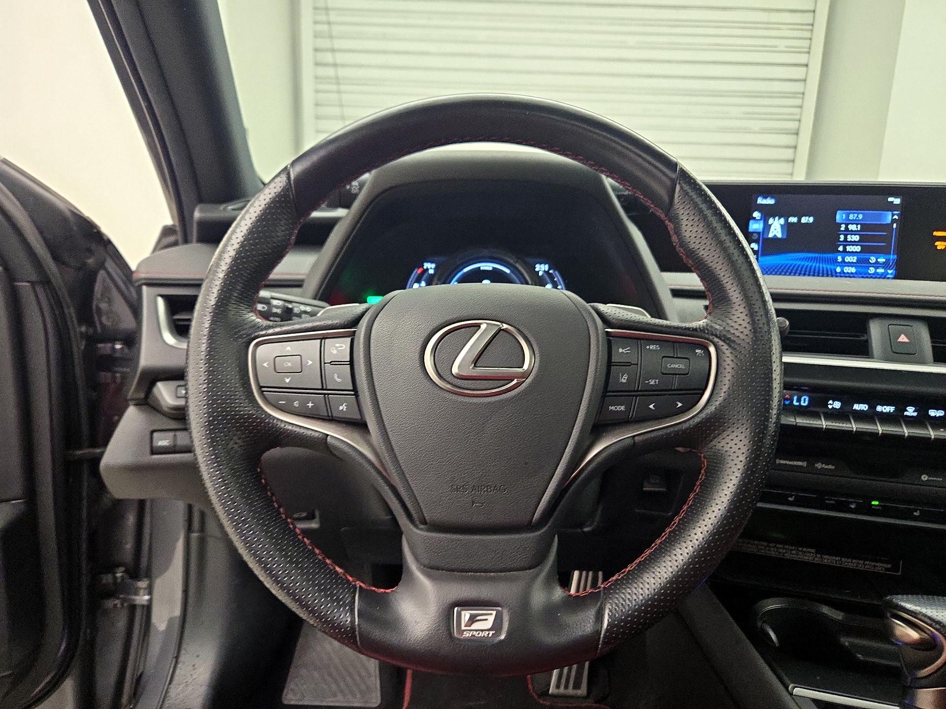 Thumbnail: 2020 Lexus UX - 10