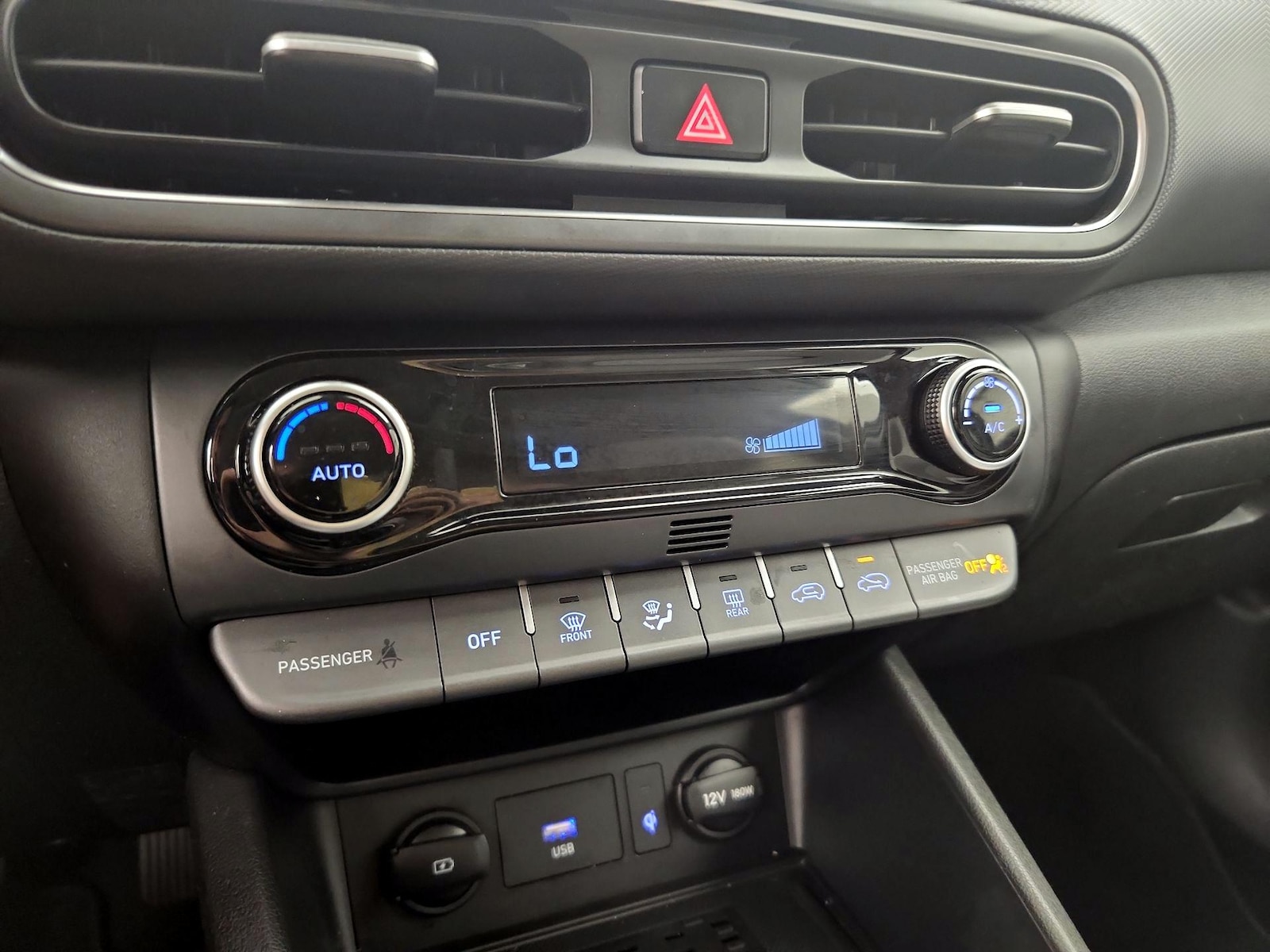 2023 Hyundai Kona SEL - Photo 18