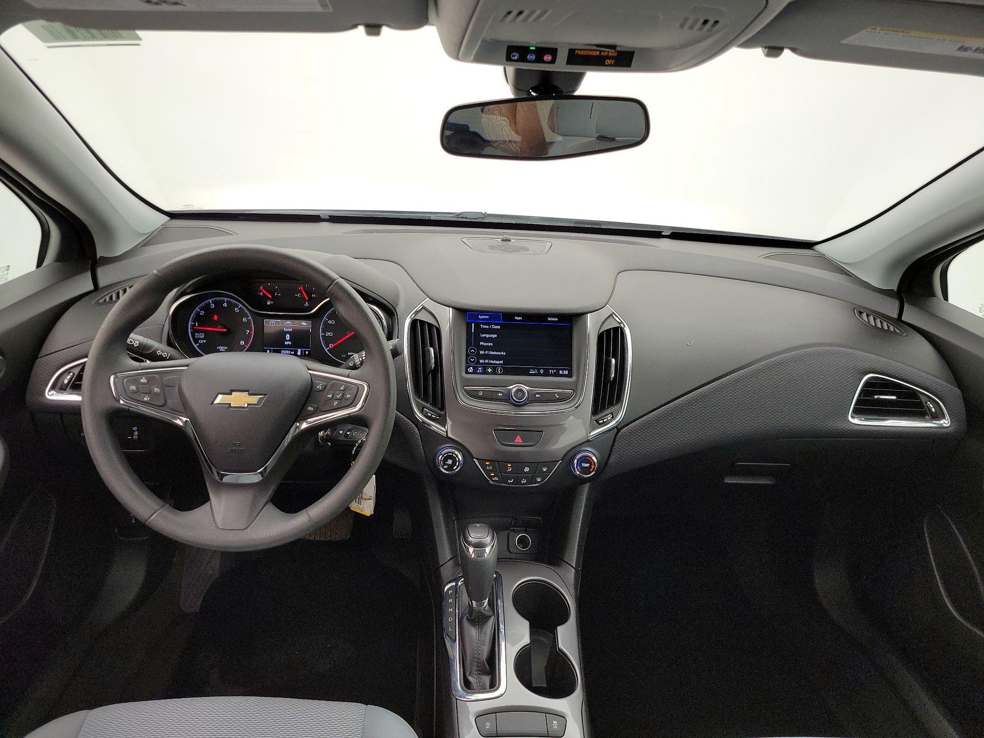 Thumbnail: 2019 Chevrolet Cruze - 9