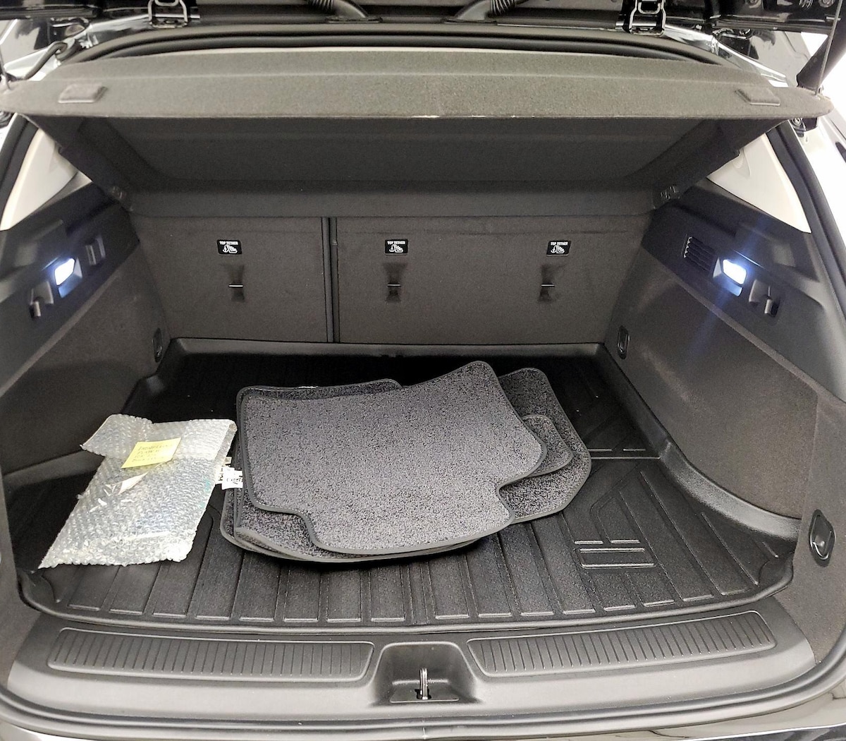 Trunk/Cargo (Seats Up)