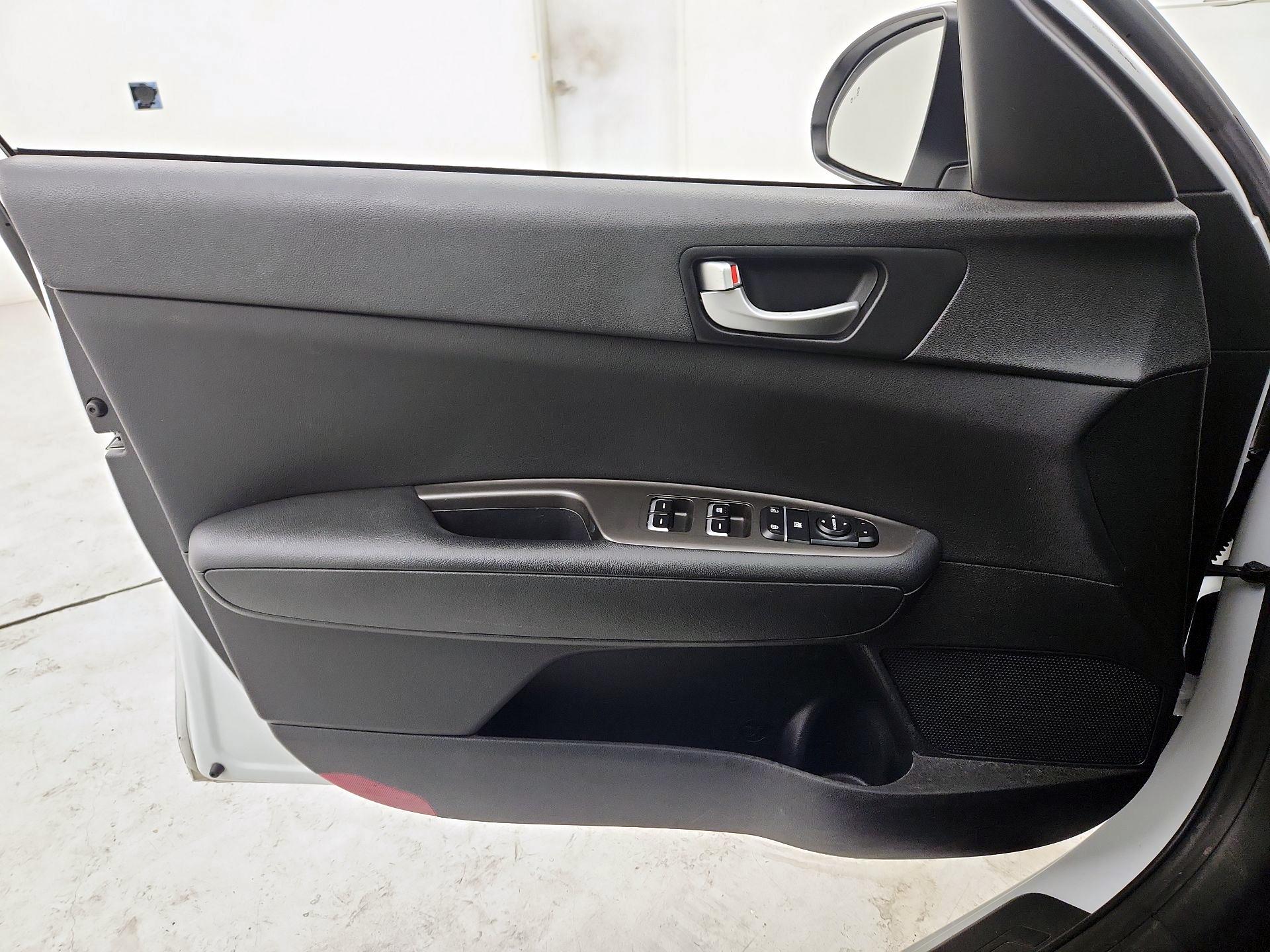 Thumbnail: 2019 Kia Optima - 12