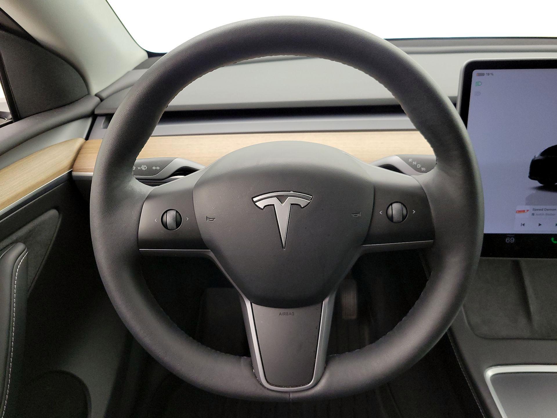 Thumbnail: 2023 Tesla Model Y - 10