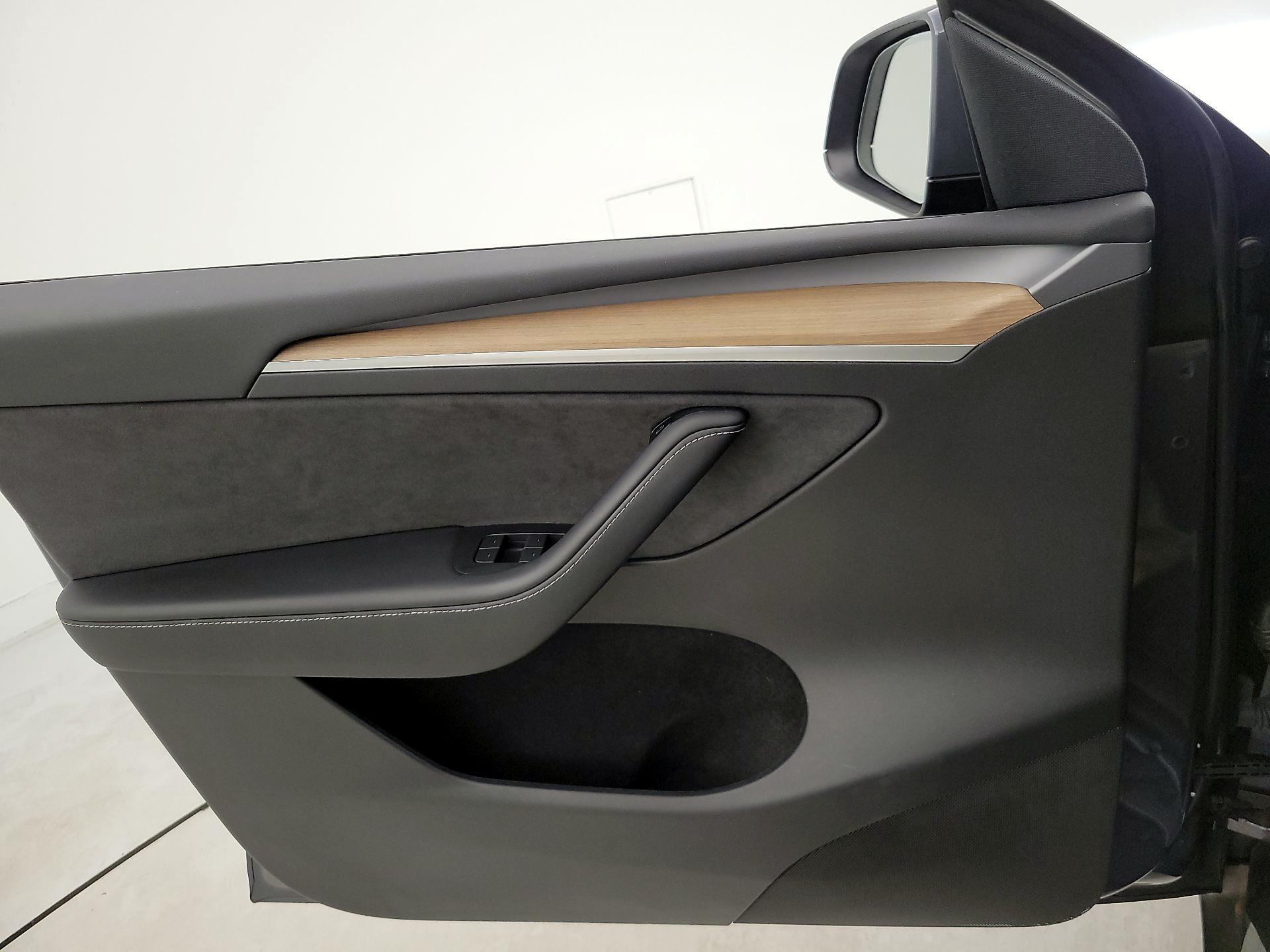 Thumbnail: 2023 Tesla Model Y - 12