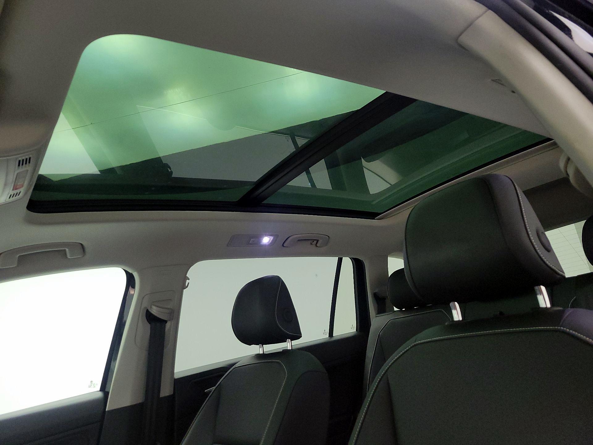 Thumbnail: 2021 Volkswagen Tiguan - 17