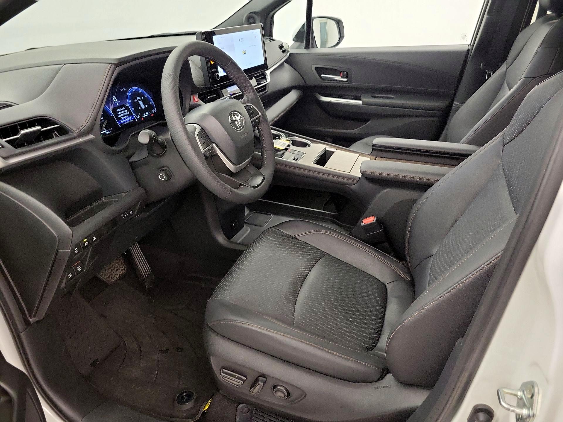 Thumbnail: 2026 Toyota Sienna - 11