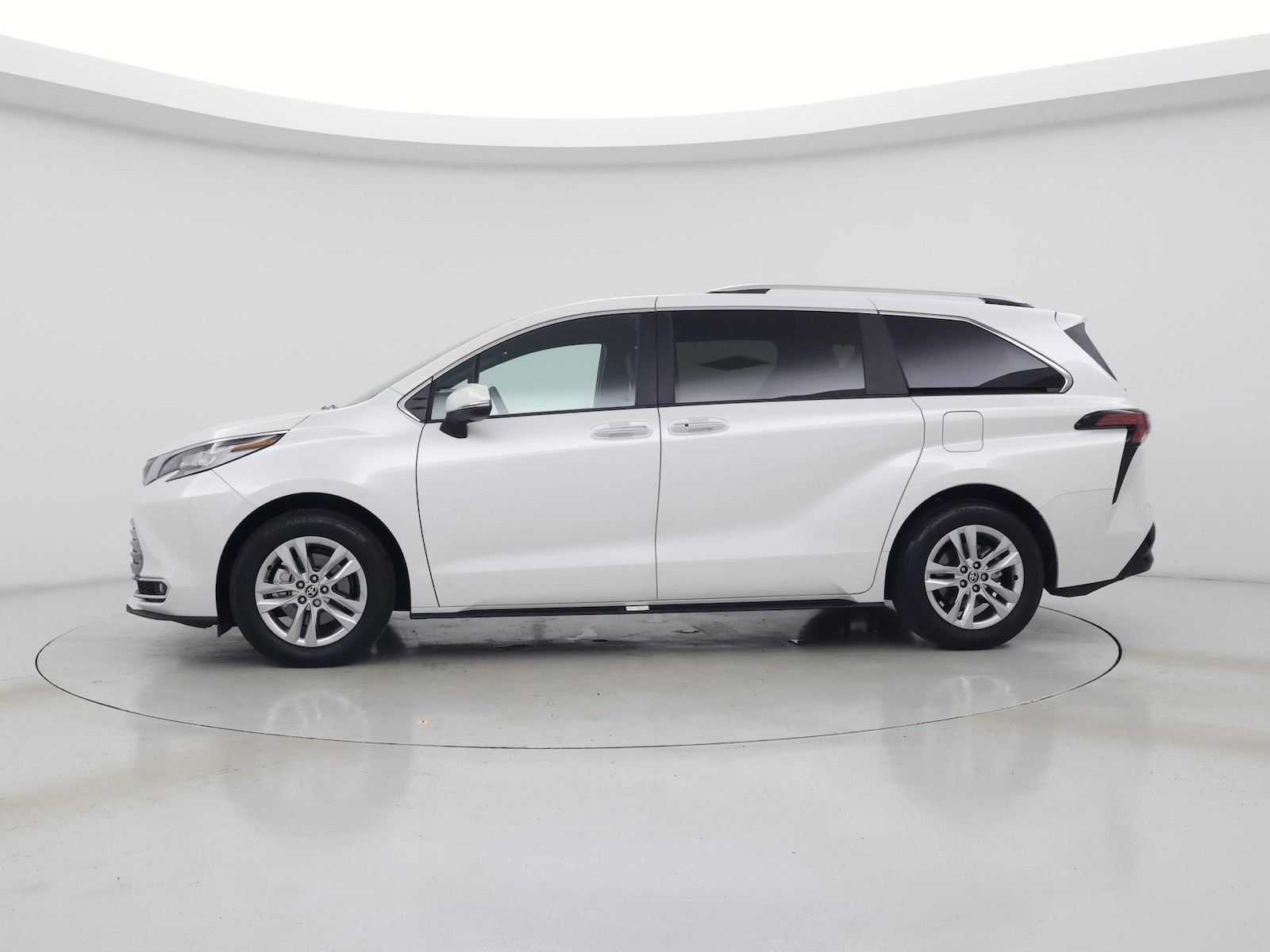 2026 Toyota Sienna Limited - Photo 4