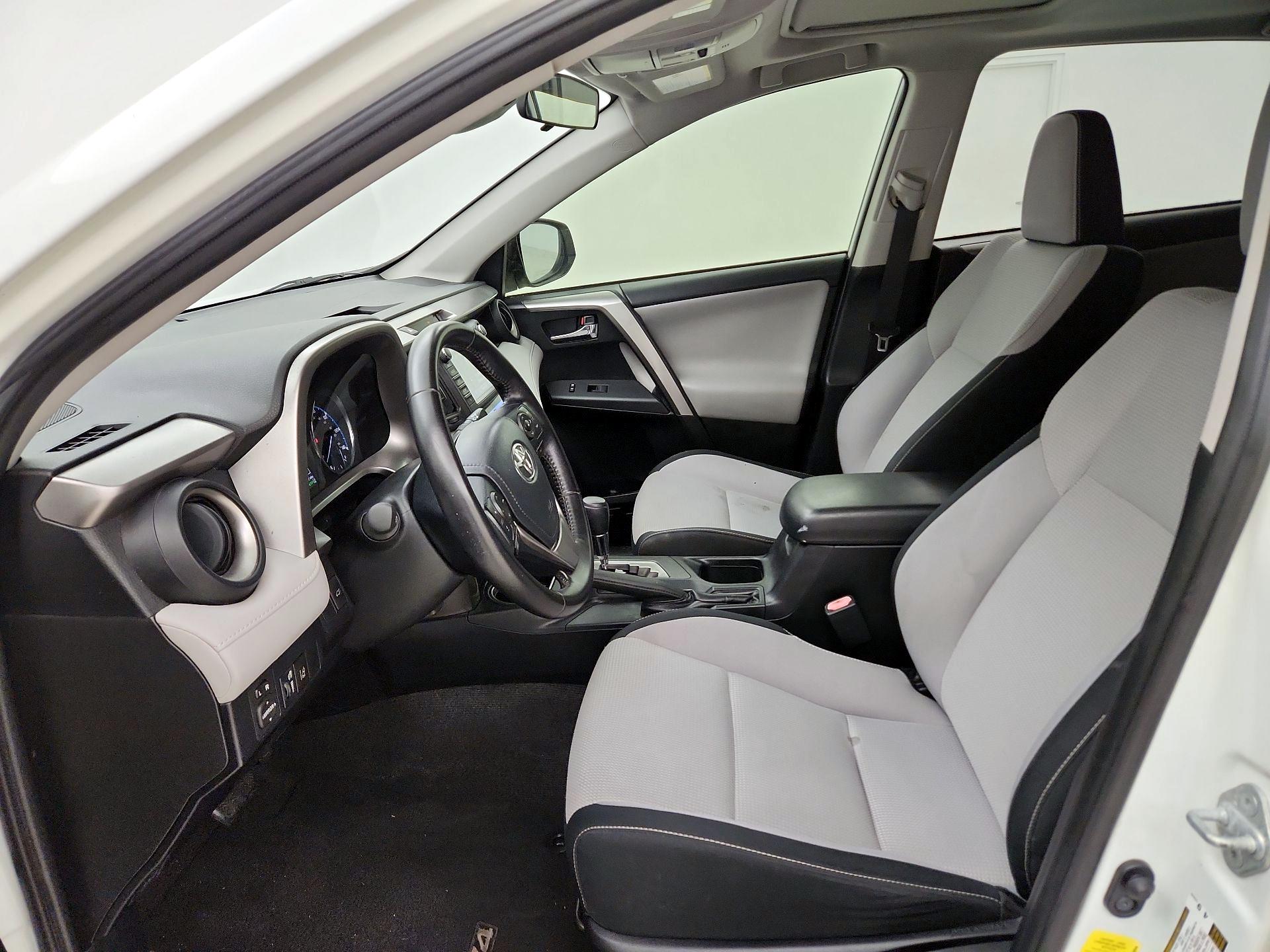 Thumbnail: 2016 Toyota RAV4 - 11