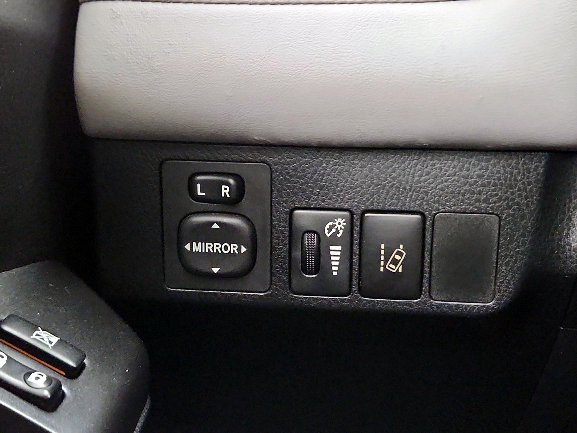 Thumbnail: 2016 Toyota RAV4 - 13