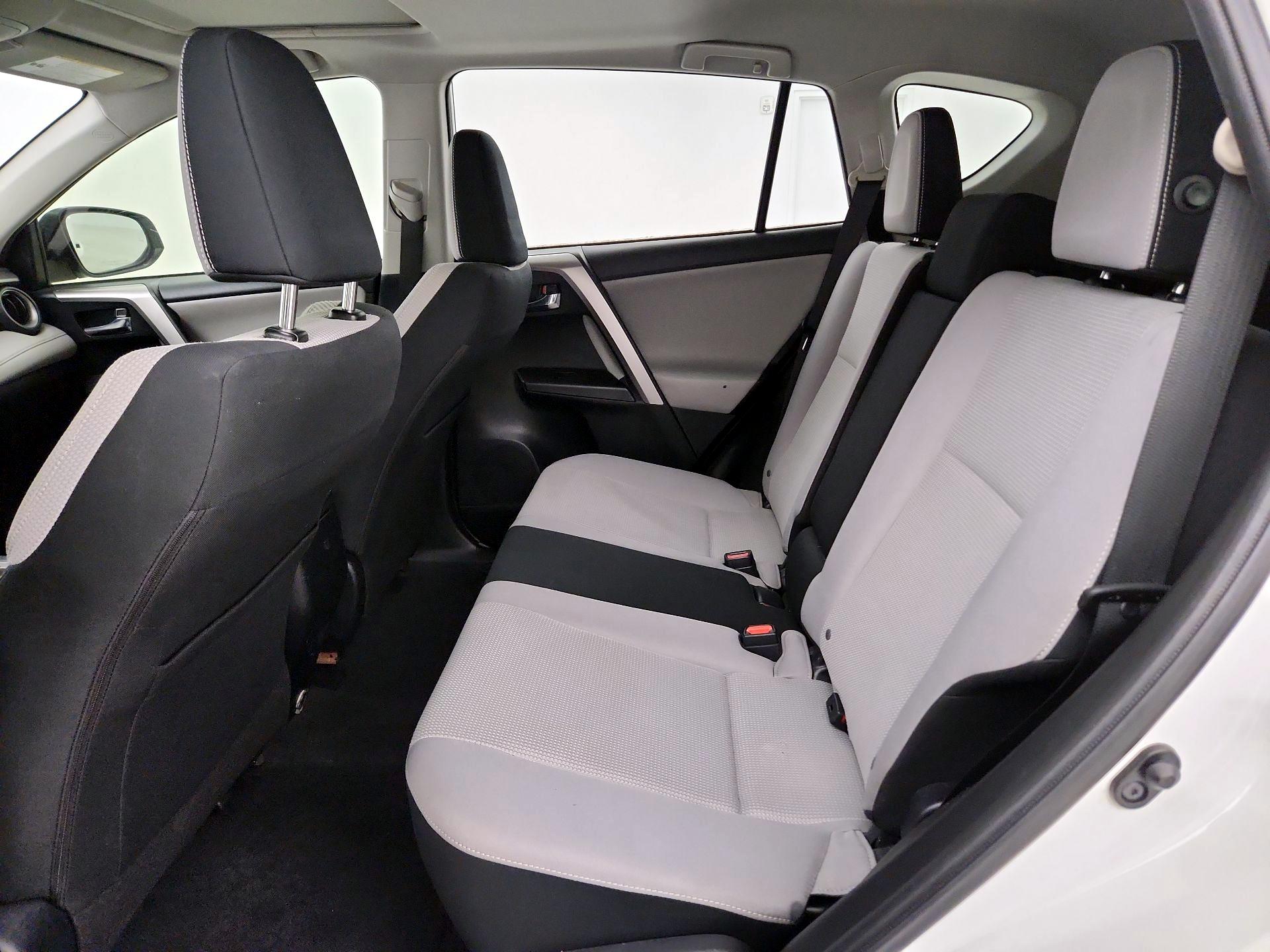 Thumbnail: 2016 Toyota RAV4 - 20