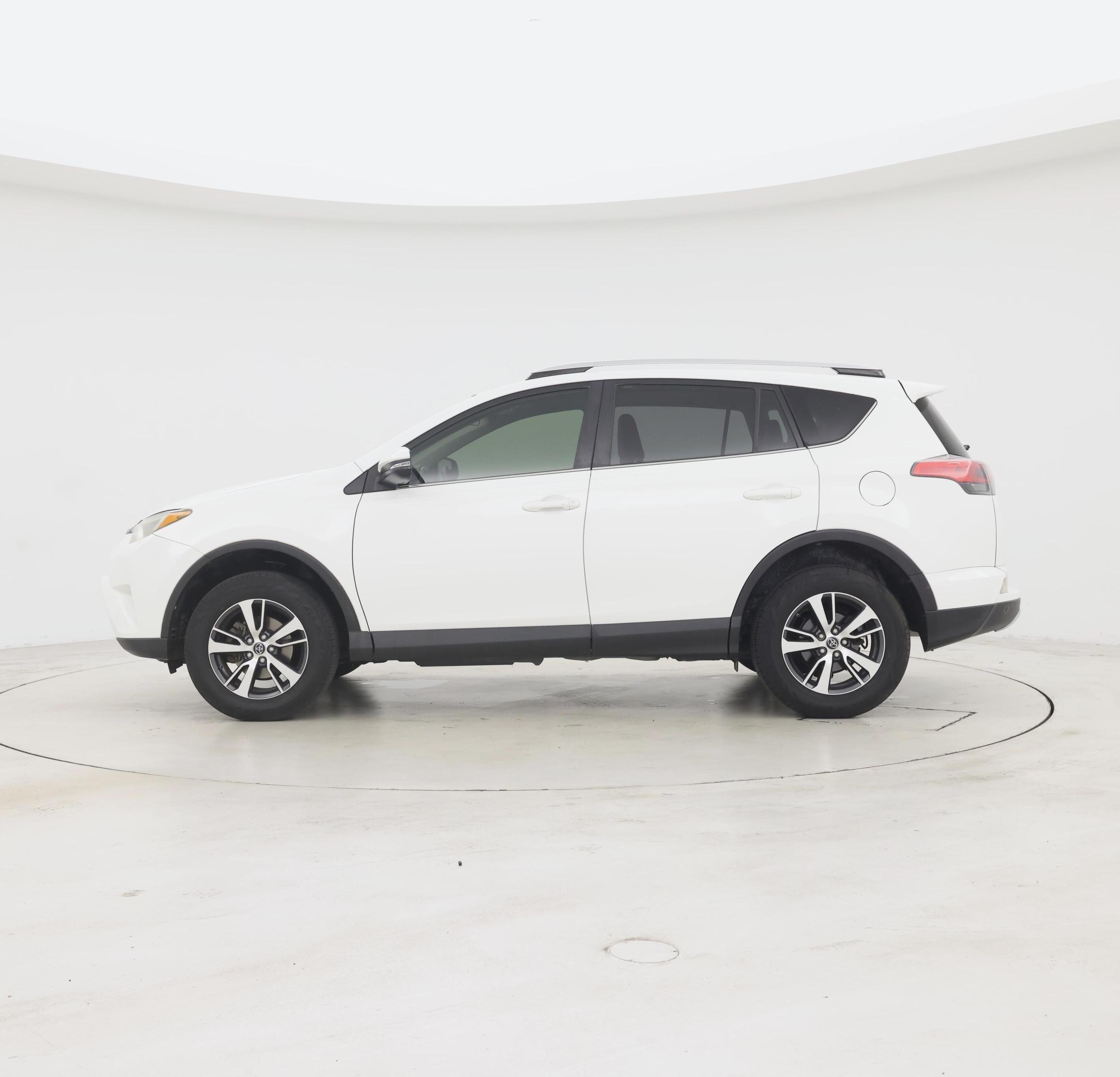 Thumbnail: 2016 Toyota RAV4 - 3