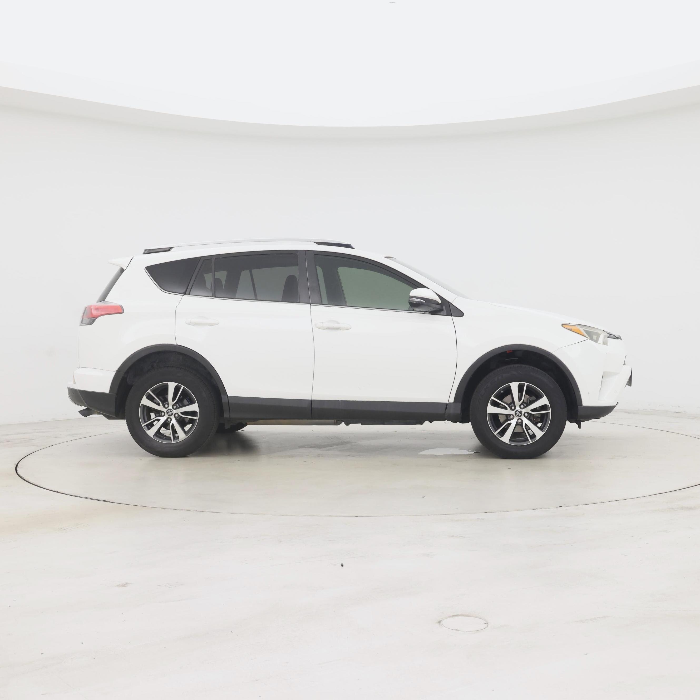 Thumbnail: 2016 Toyota RAV4 - 7