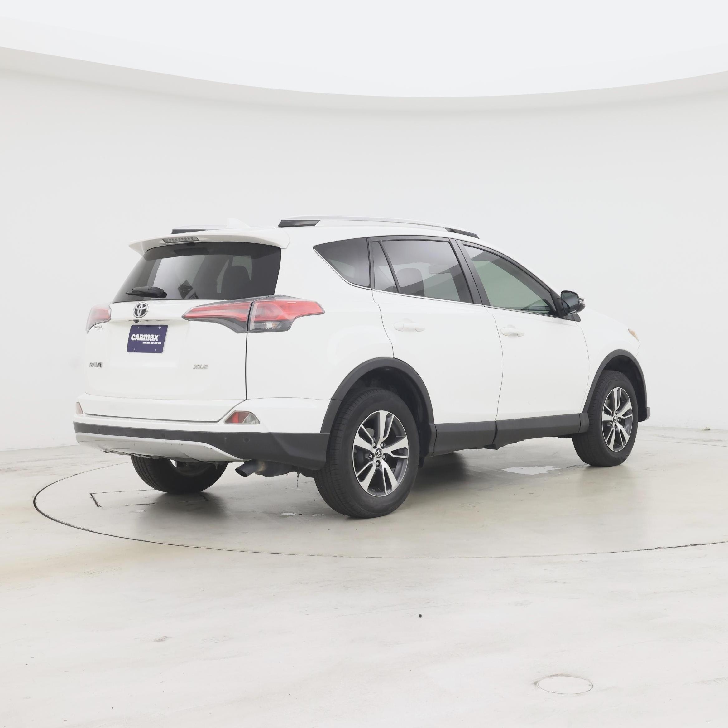 Thumbnail: 2016 Toyota RAV4 - 8