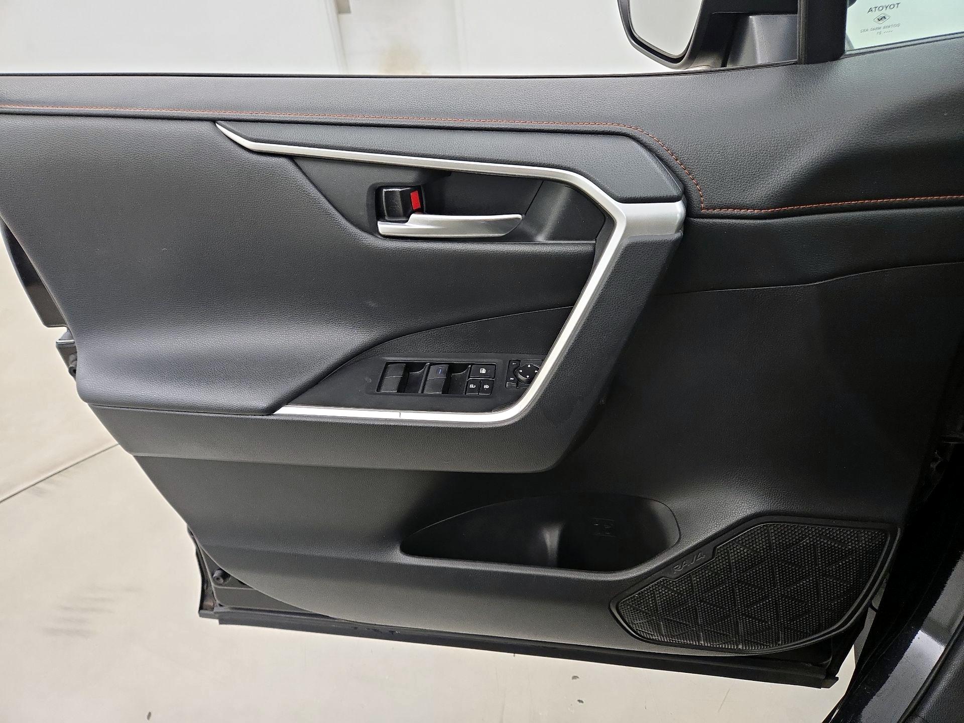 Thumbnail: 2021 Toyota RAV4 - 12