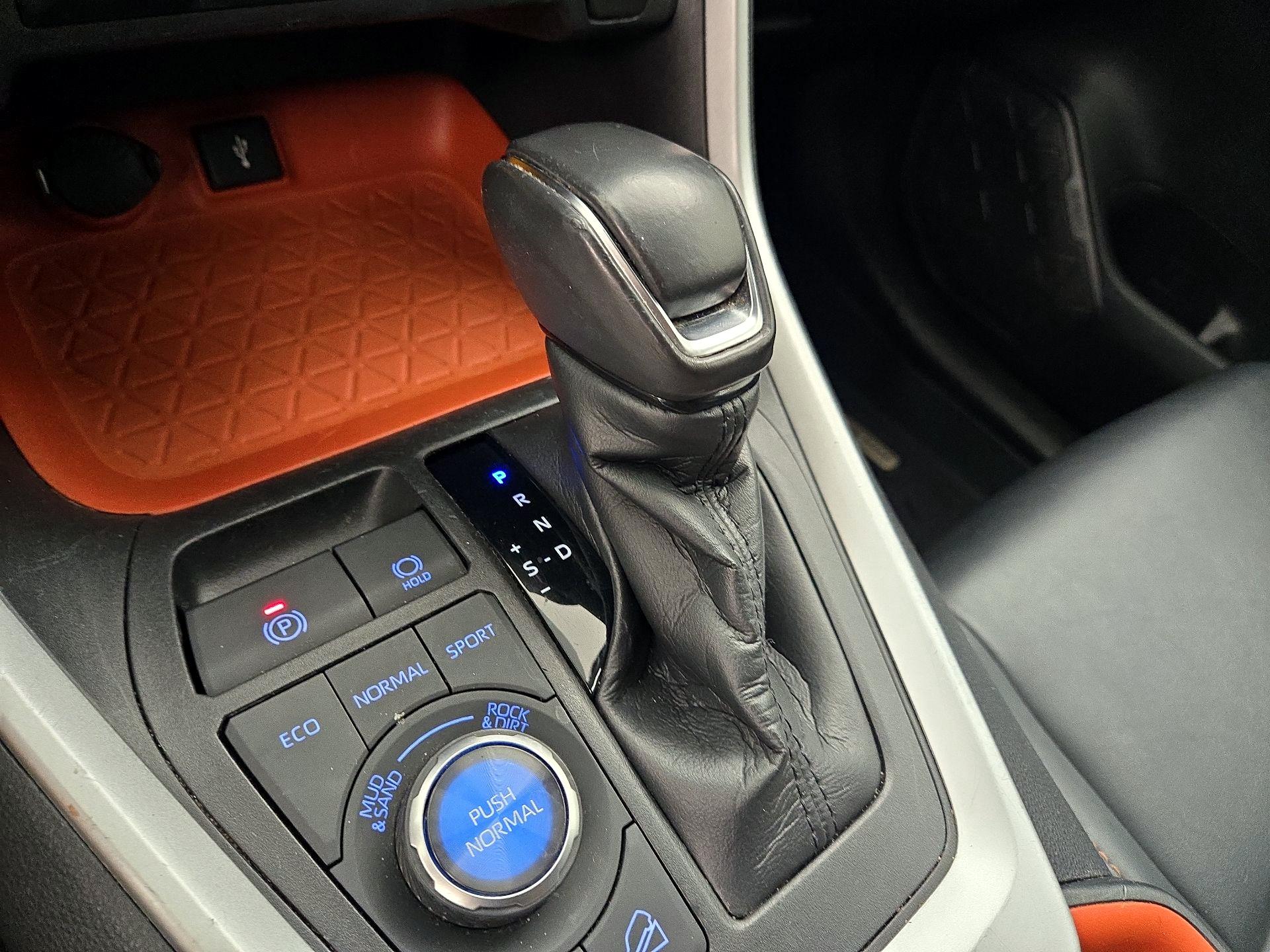 Thumbnail: 2021 Toyota RAV4 - 17