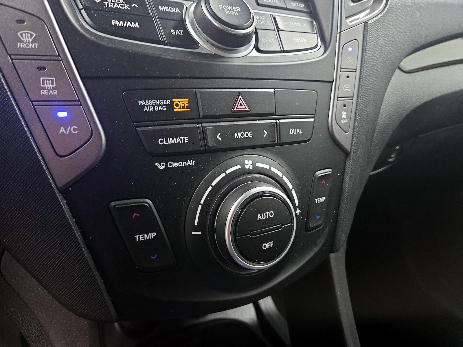 2014 Hyundai Santa Fe Limited - Photo 15
