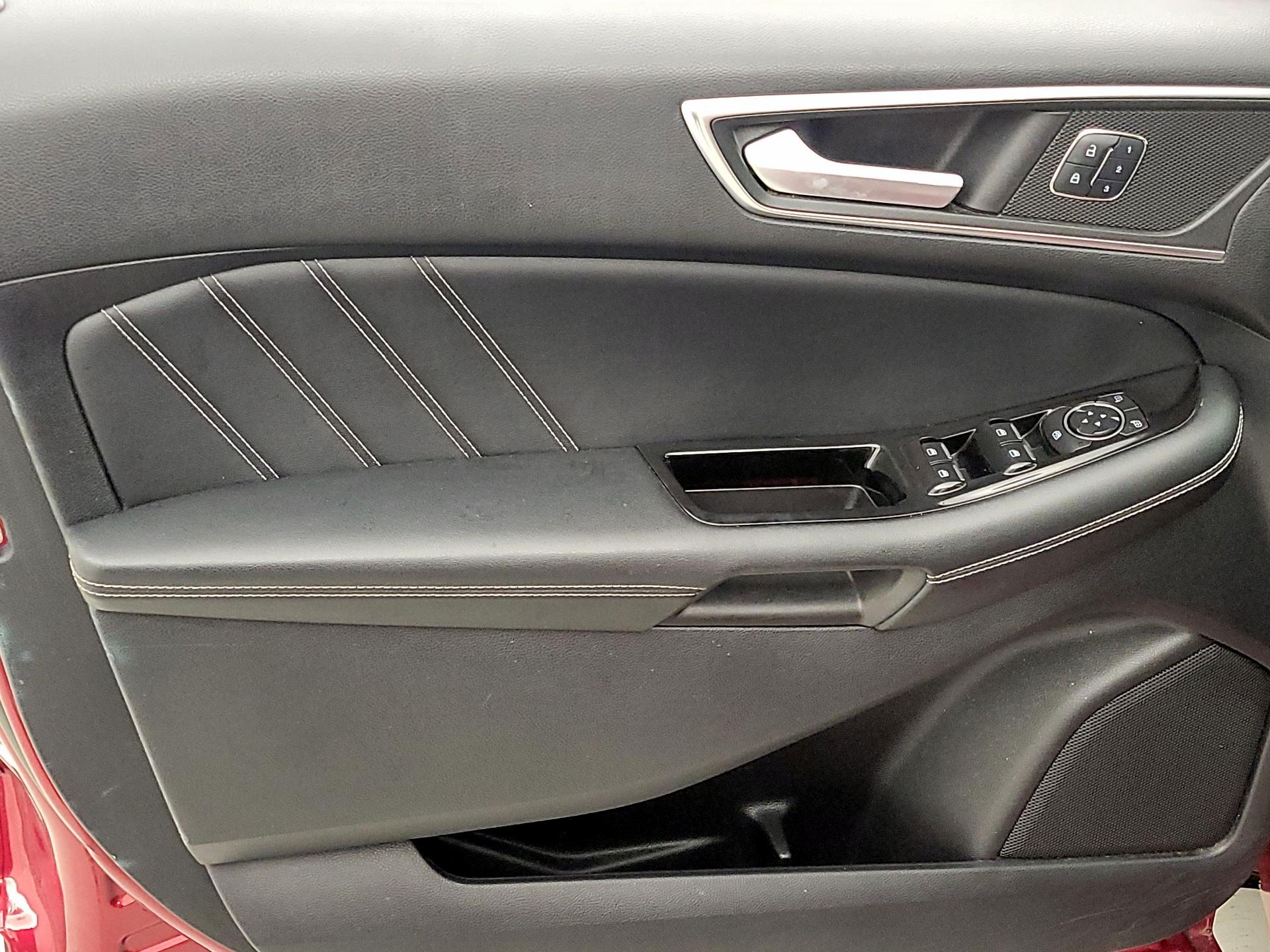 Thumbnail: 2015 Ford Edge - 12
