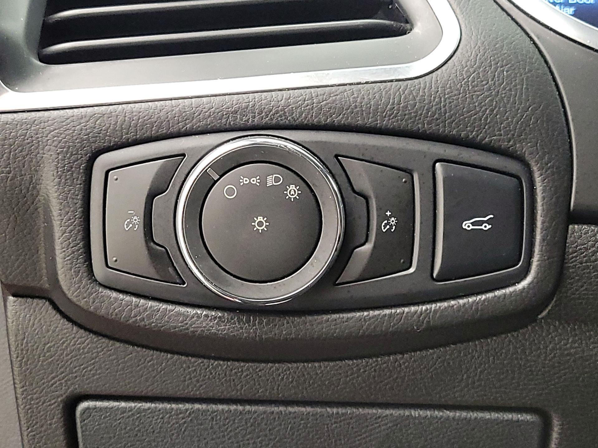 Thumbnail: 2015 Ford Edge - 13